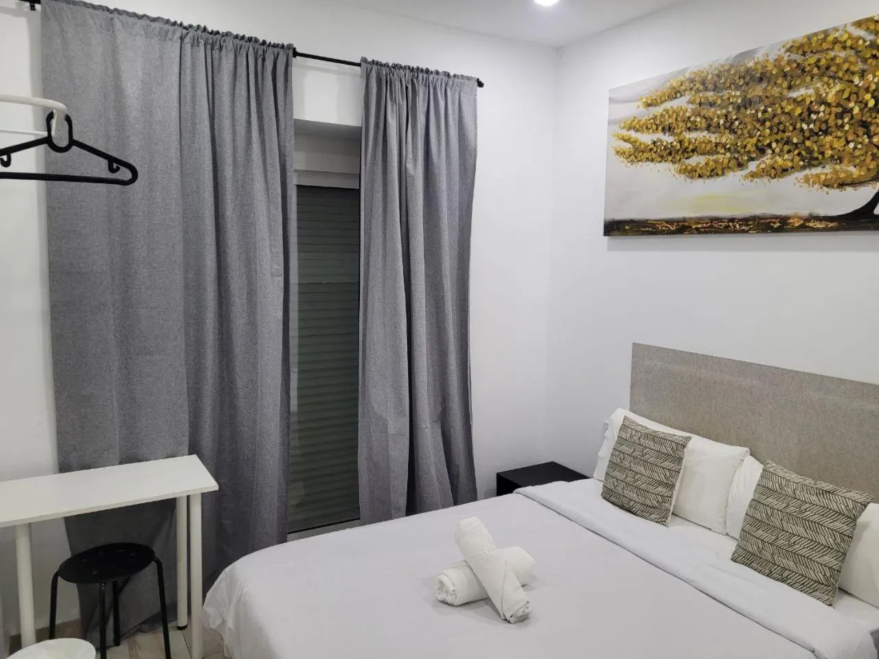Bed in AYZ Silvela - Auto check-in property