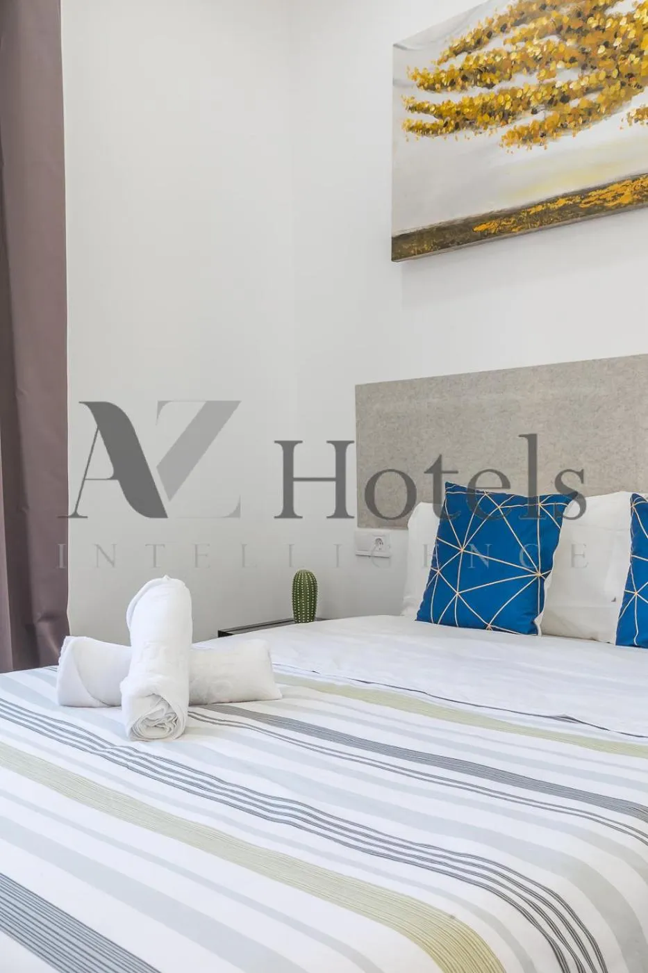 Decorative detail, Bed in AYZ Silvela - Auto check-in property