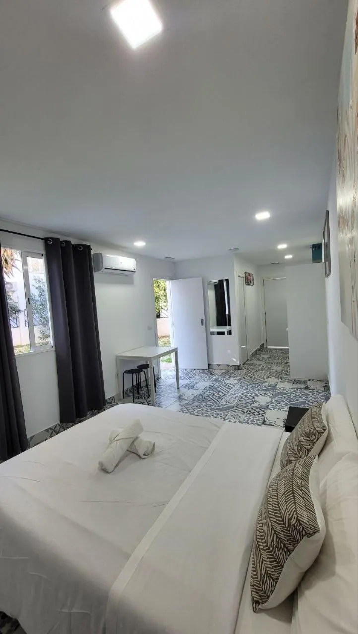Bed in AYZ Silvela - Auto check-in property