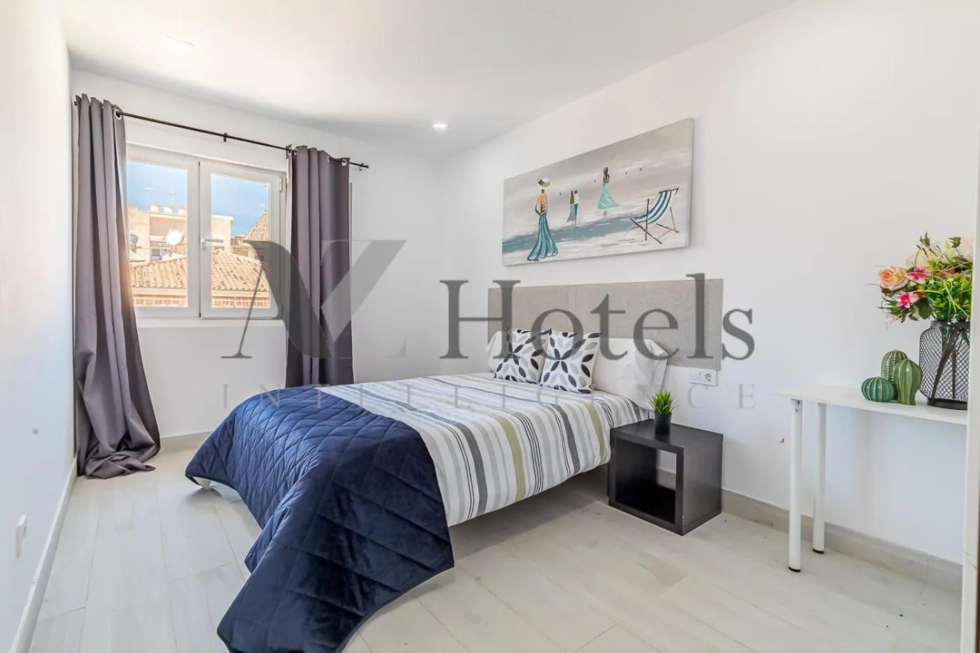 Photo of the whole room, Bed in AYZ Silvela - Auto check-in property