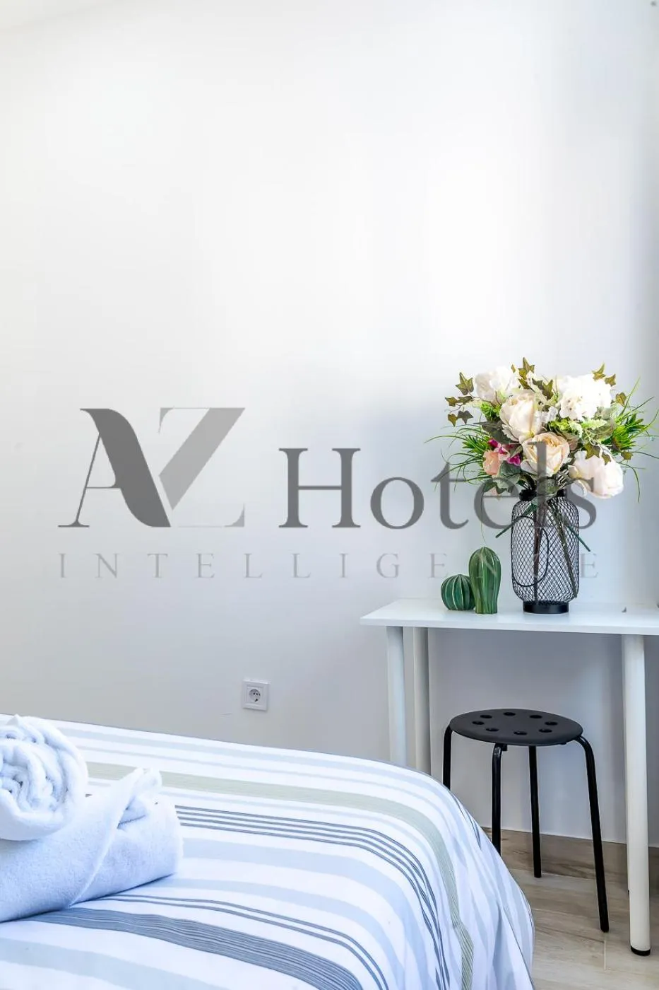 Decorative detail, Bed in AYZ Silvela - Auto check-in property