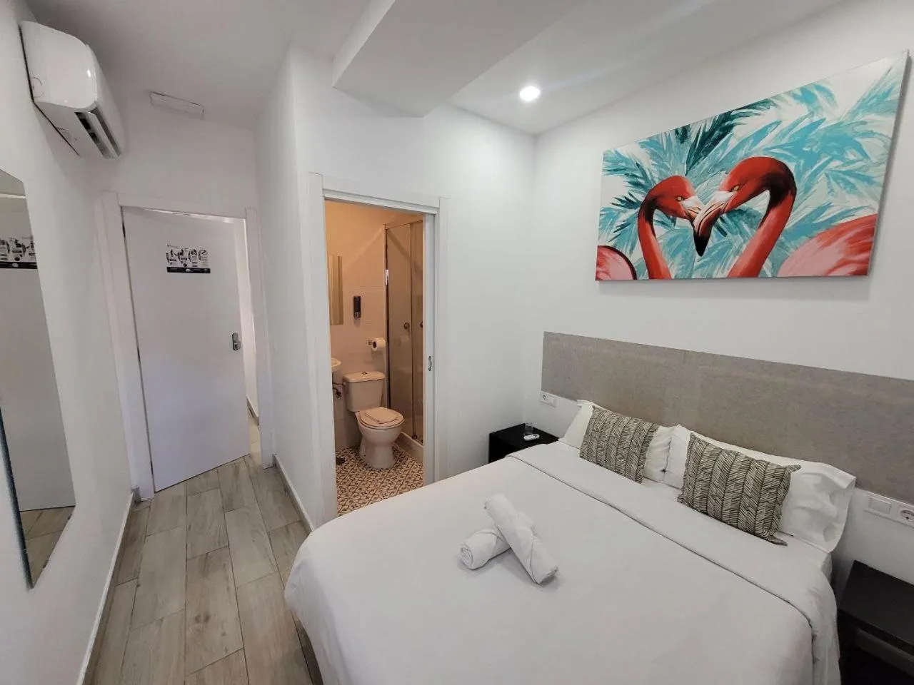 Bed in AYZ Silvela - Auto check-in property