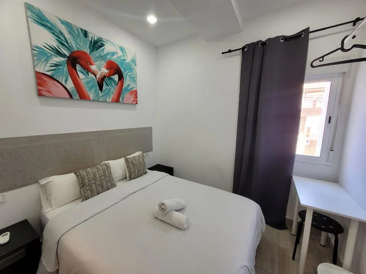 Bed in AYZ Silvela - Auto check-in property