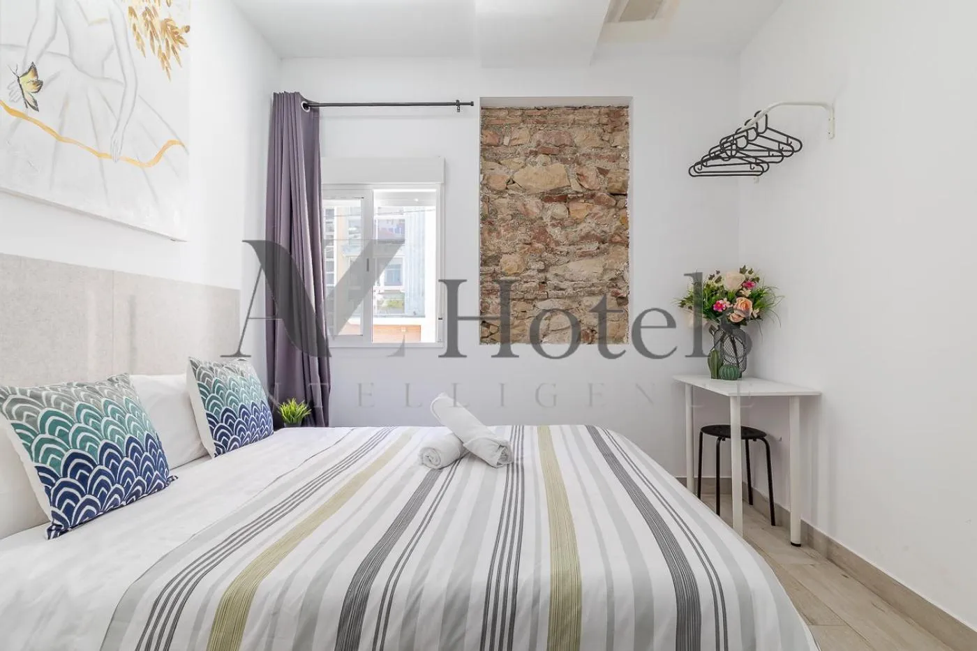 Decorative detail, Bed in AYZ Silvela - Auto check-in property