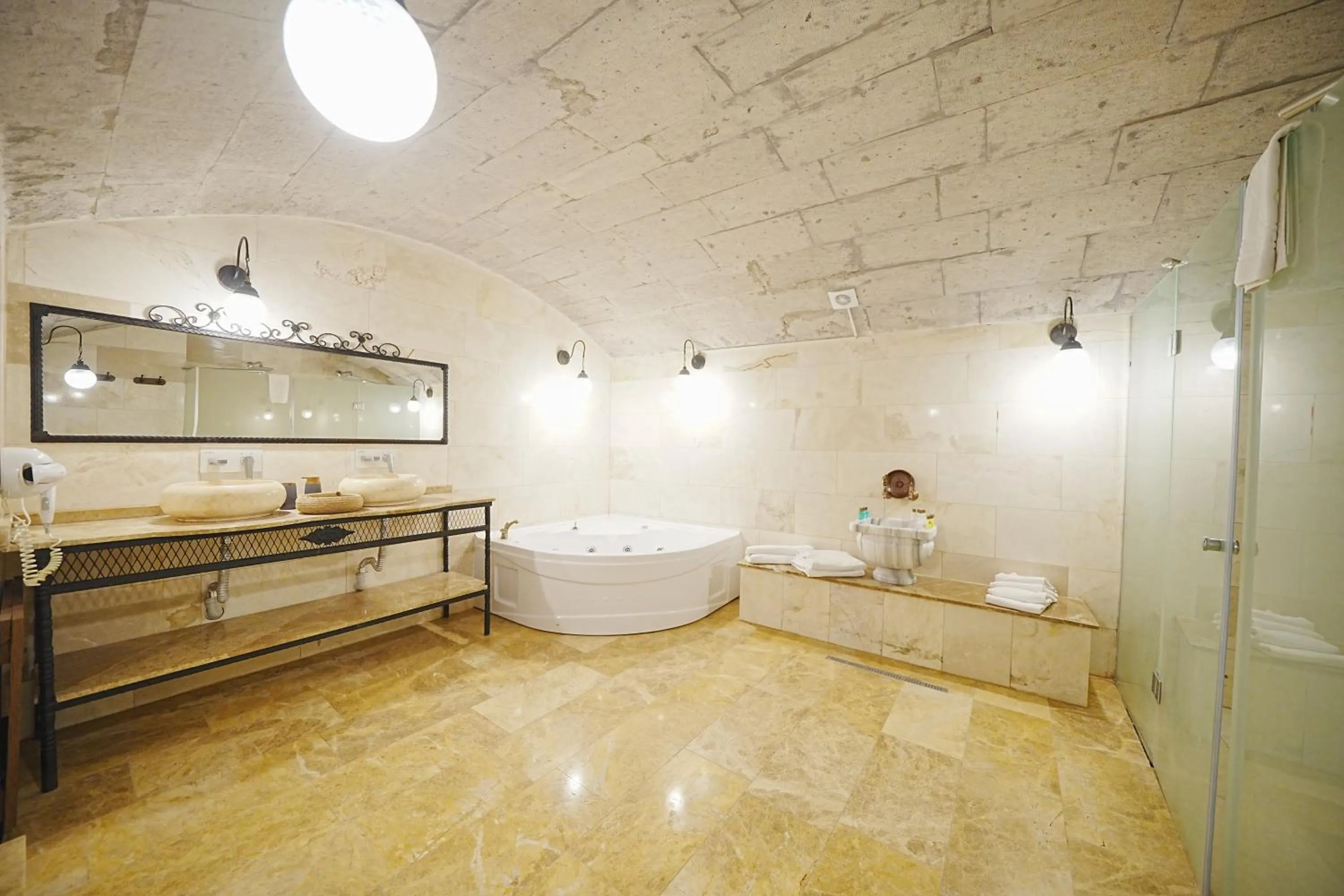 Shower in Kayra Cave Suites