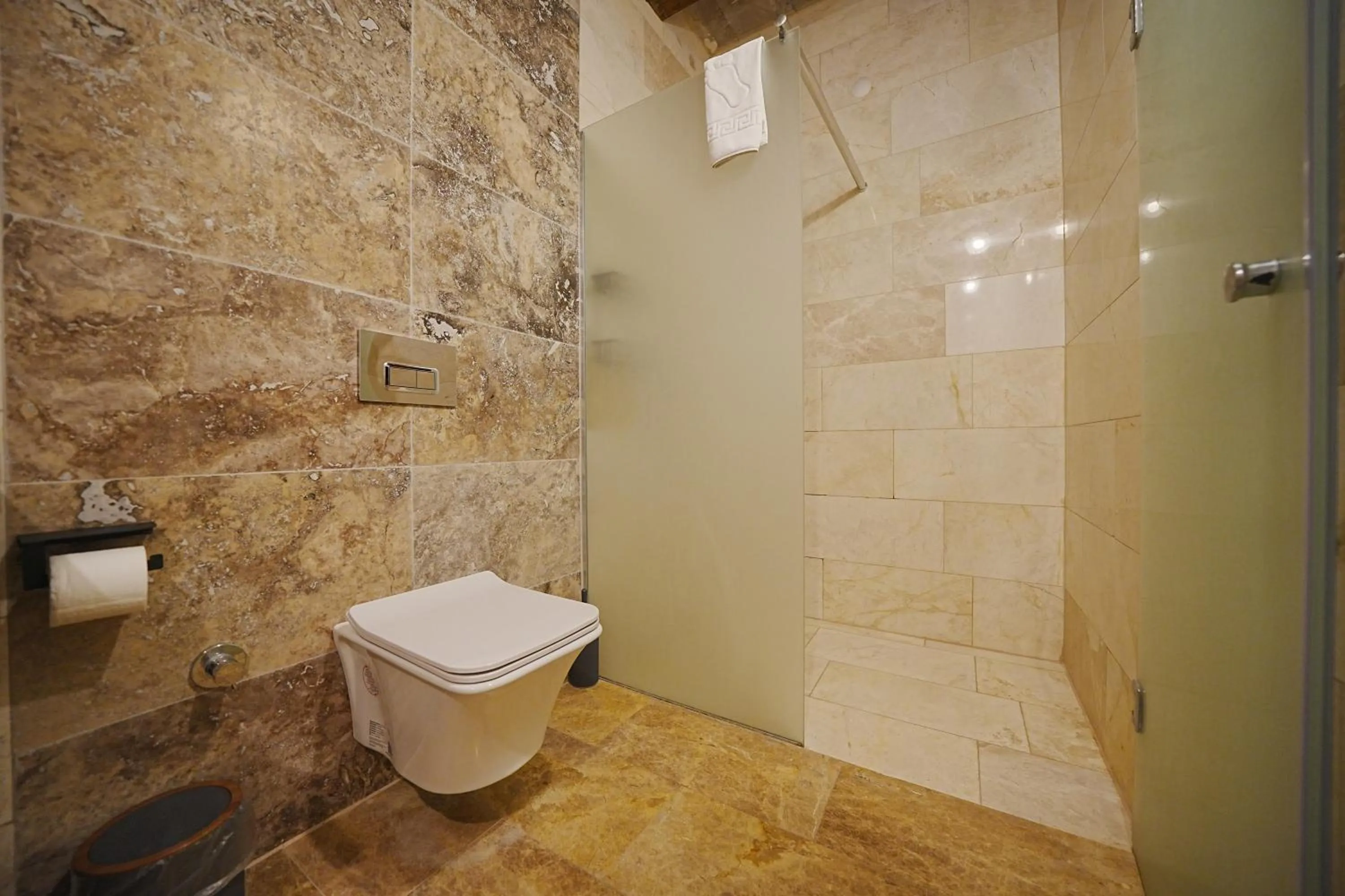 Toilet in Kayra Cave Suites