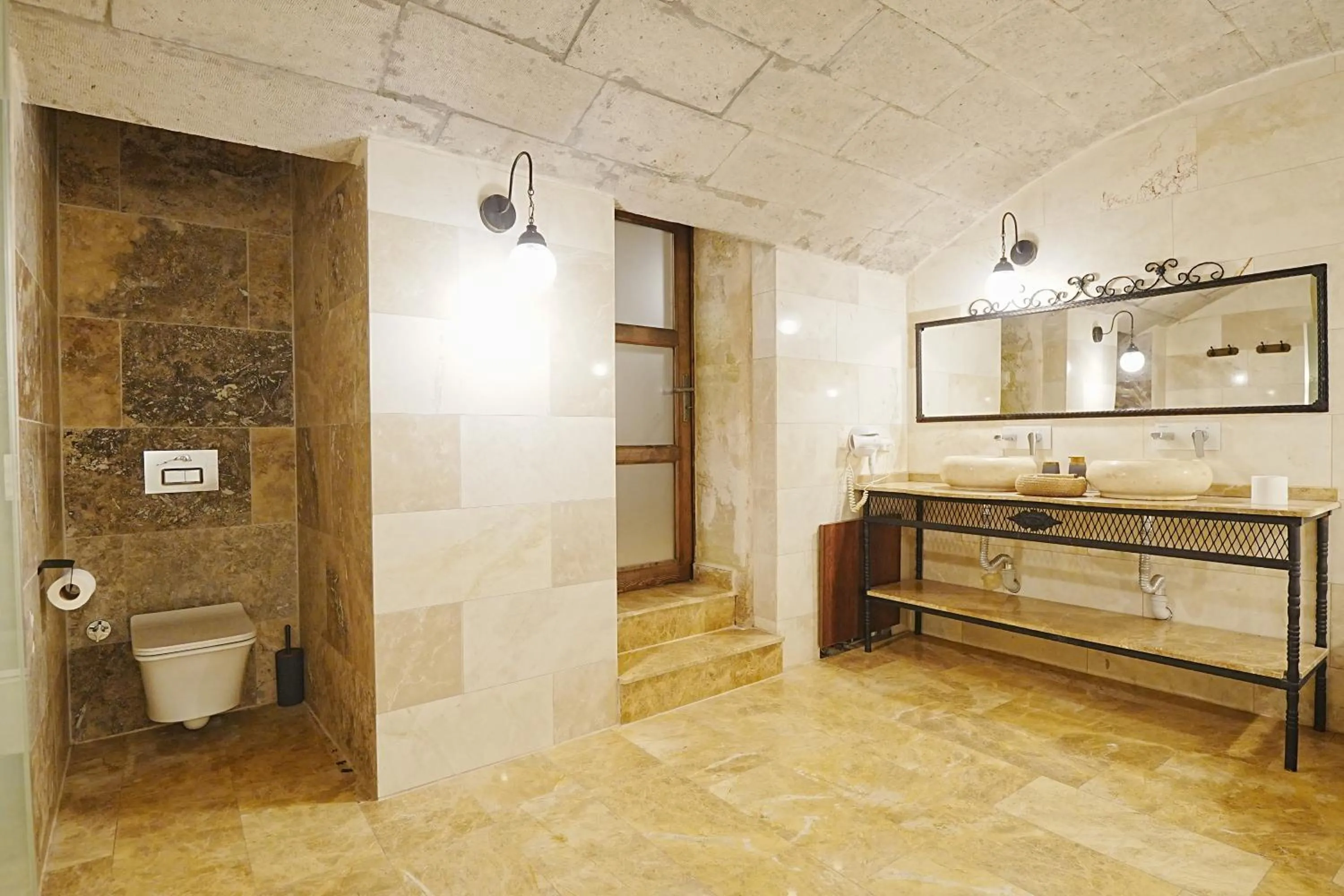 Toilet in Kayra Cave Suites