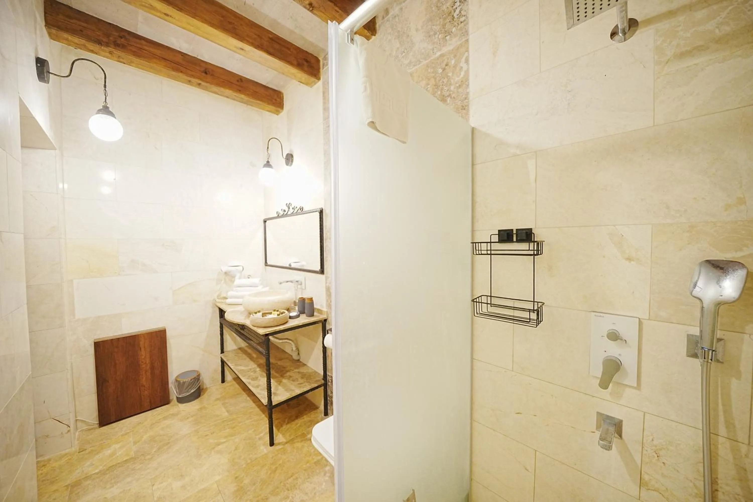 Toilet in Kayra Cave Suites