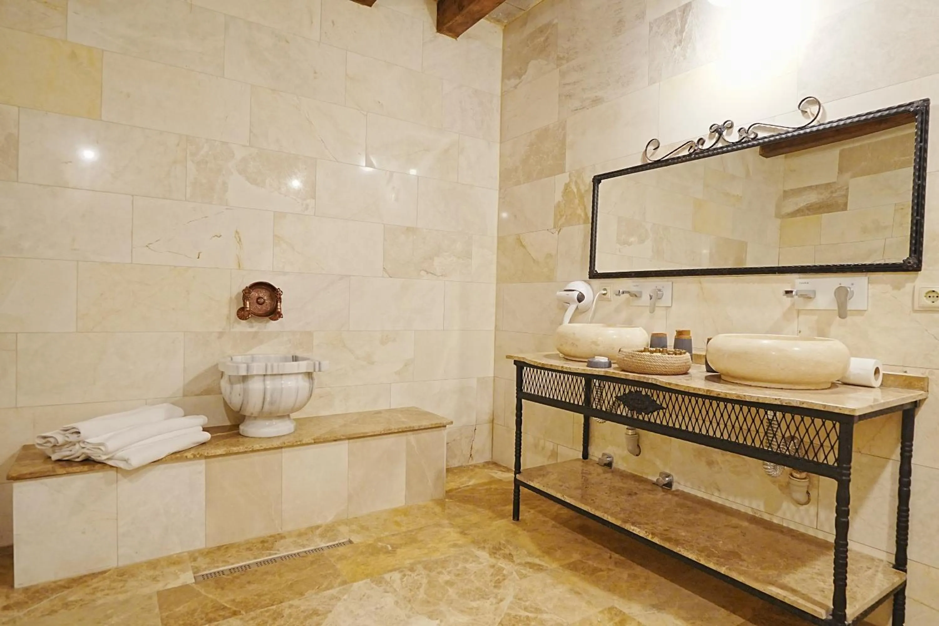 towels in Kayra Cave Suites