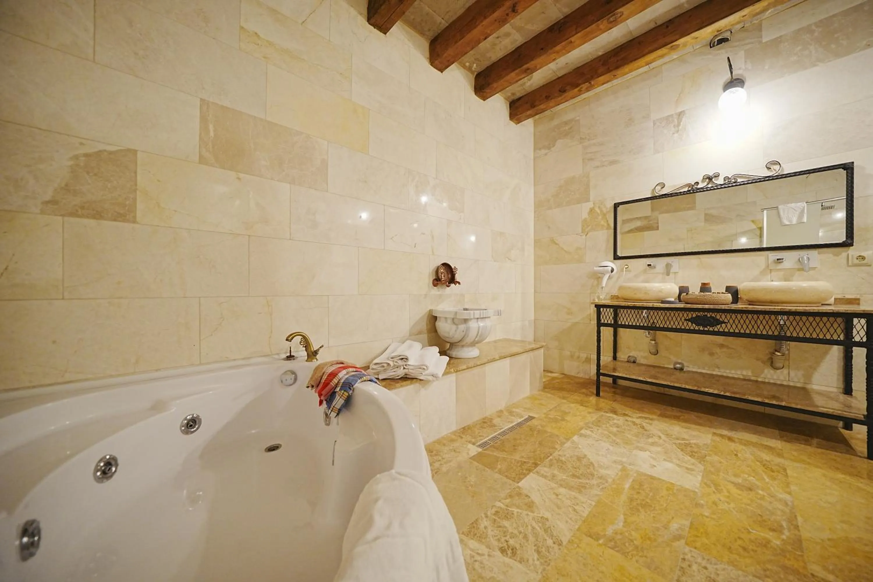 Hot Tub in Kayra Cave Suites