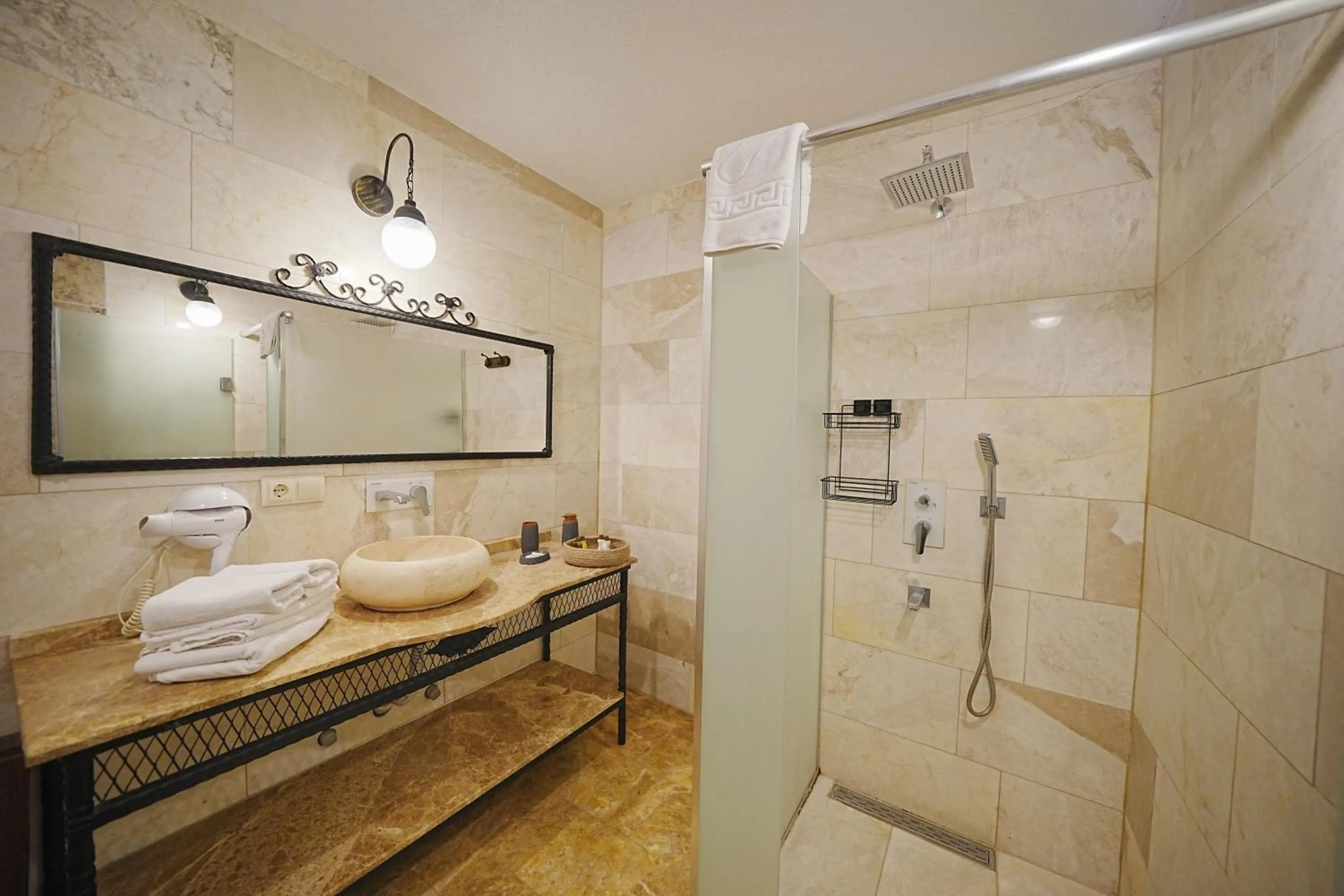 Shower in Kayra Cave Suites