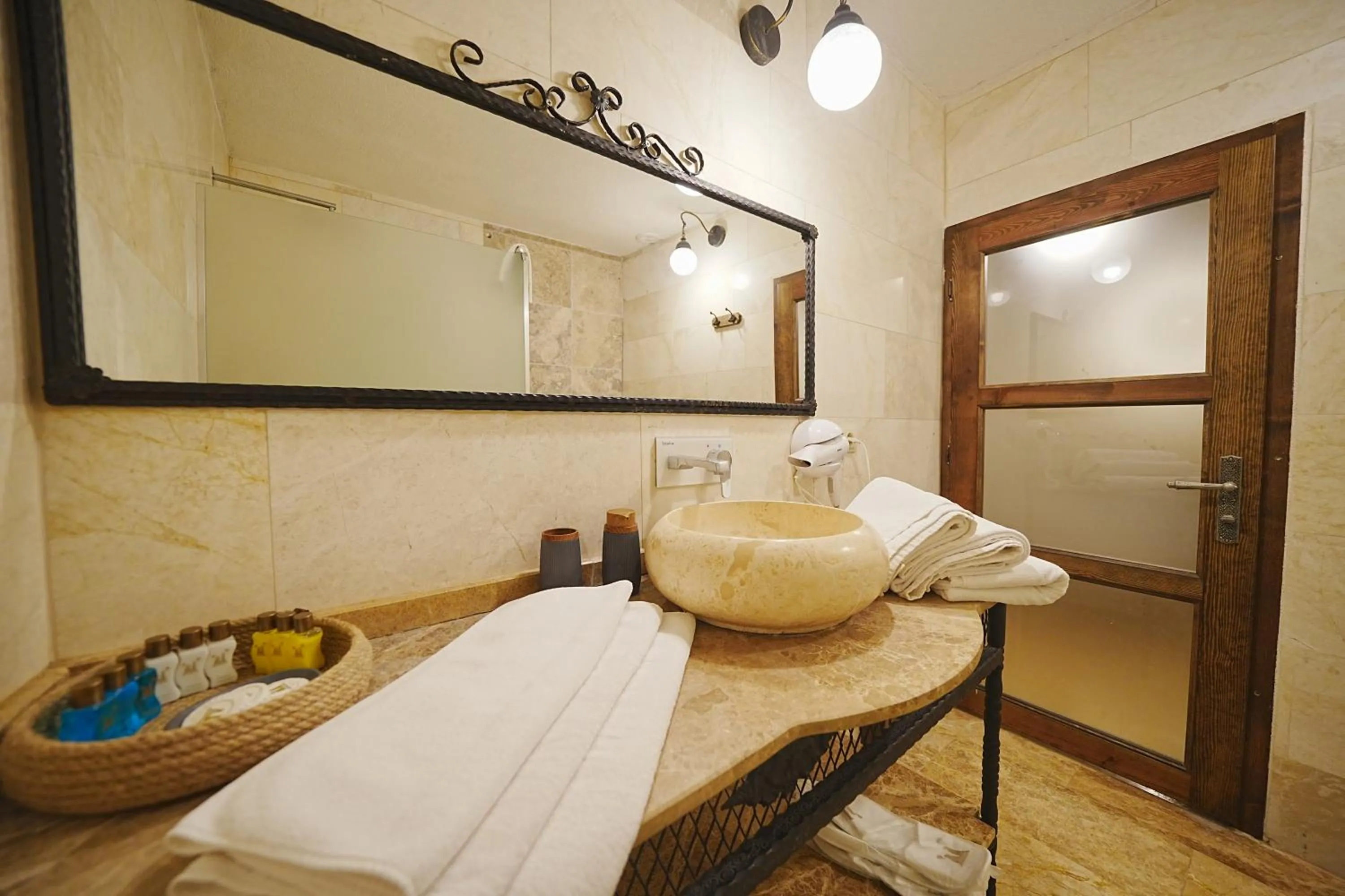 Bathroom in Kayra Cave Suites