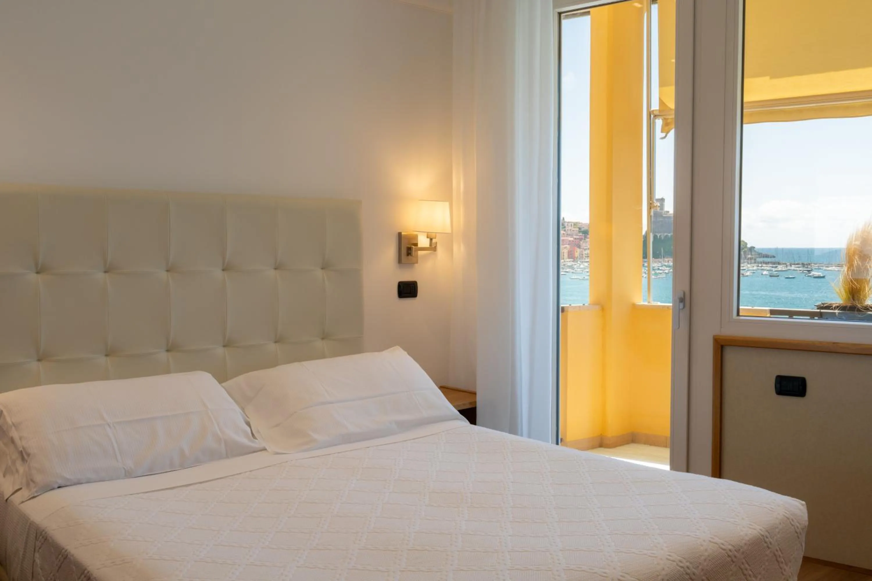 Bed in Hotel Florida Lerici