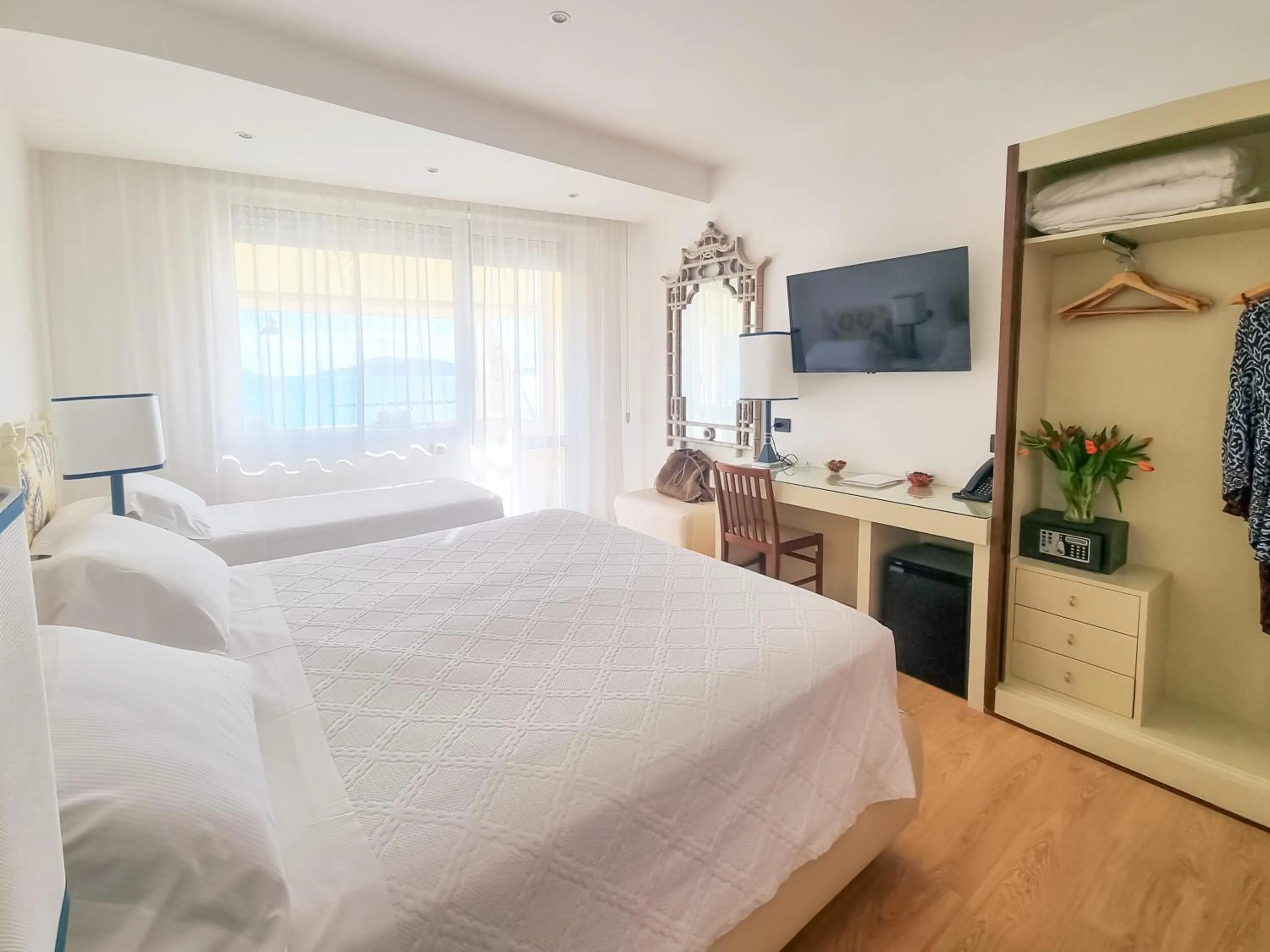 Bed in Hotel Florida Lerici