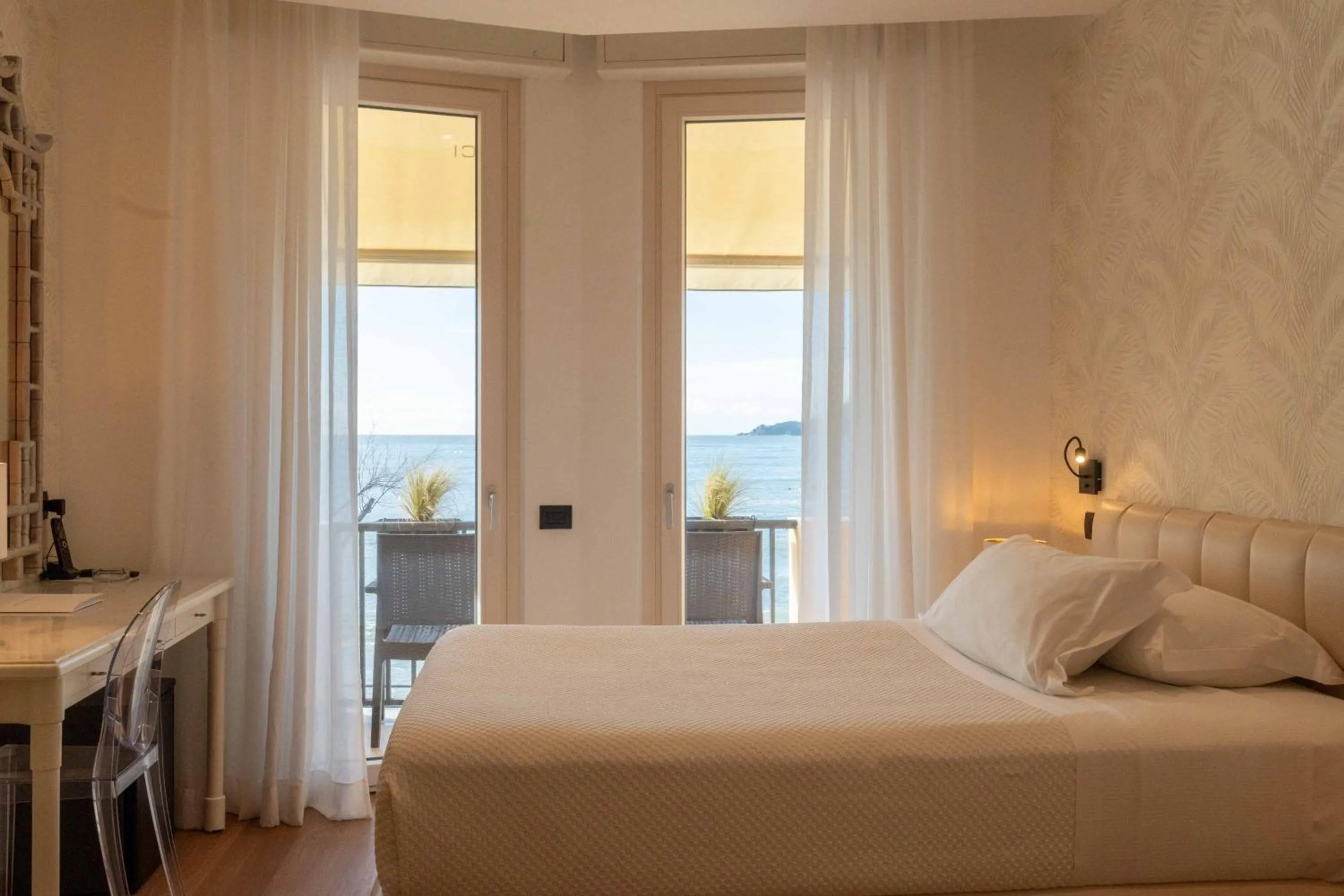 Bed in Hotel Florida Lerici