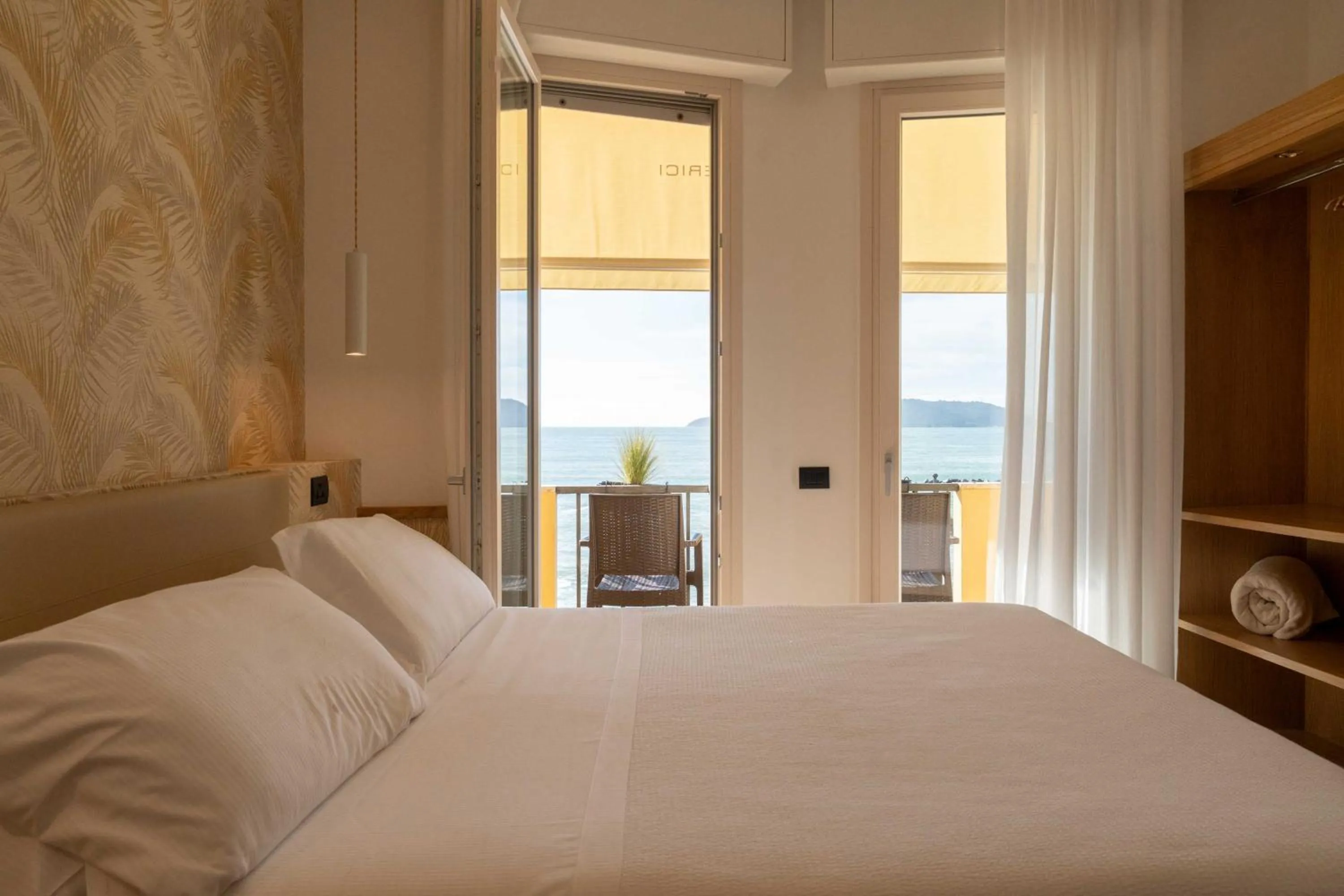 Bed in Hotel Florida Lerici