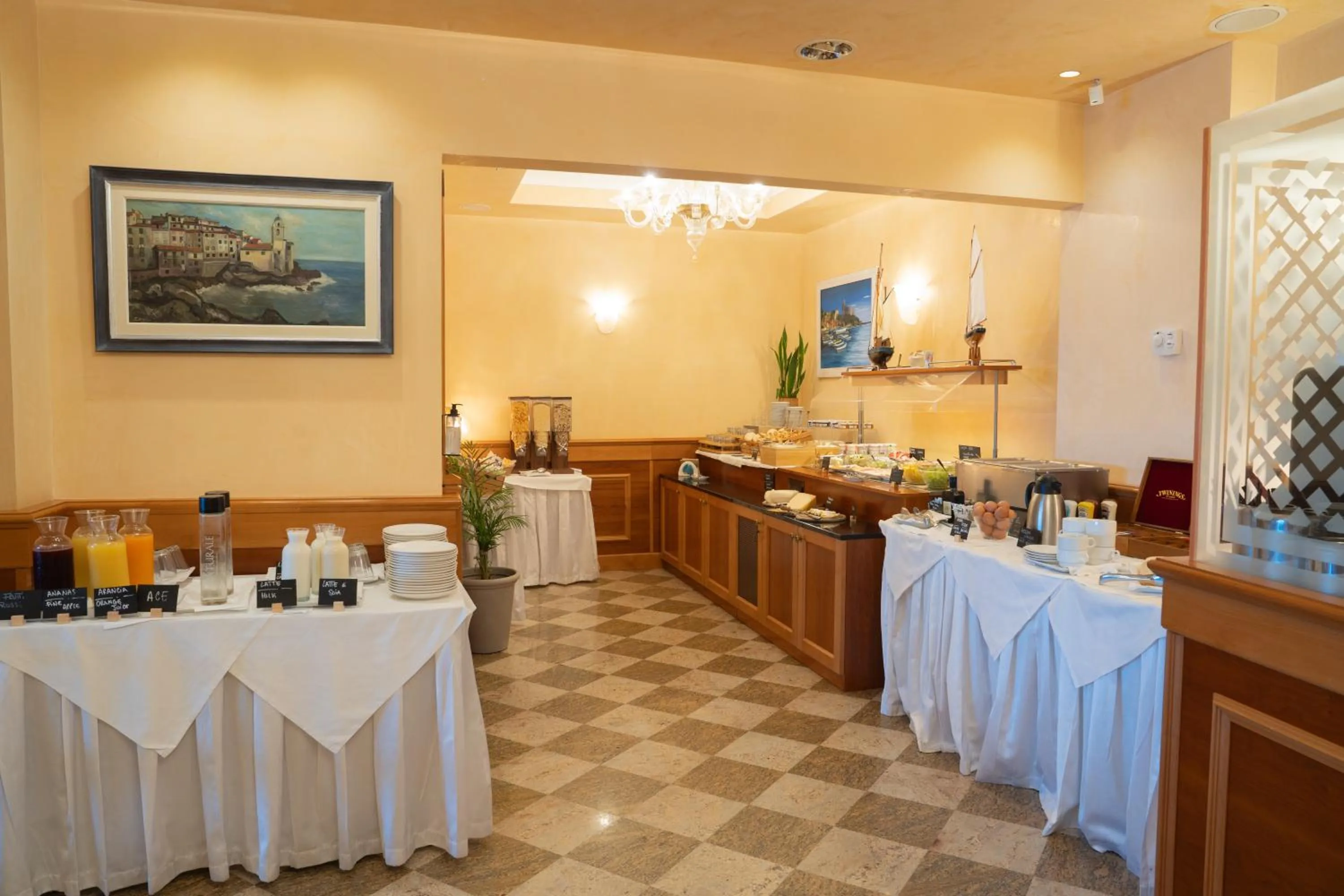 Buffet breakfast in Hotel Florida Lerici