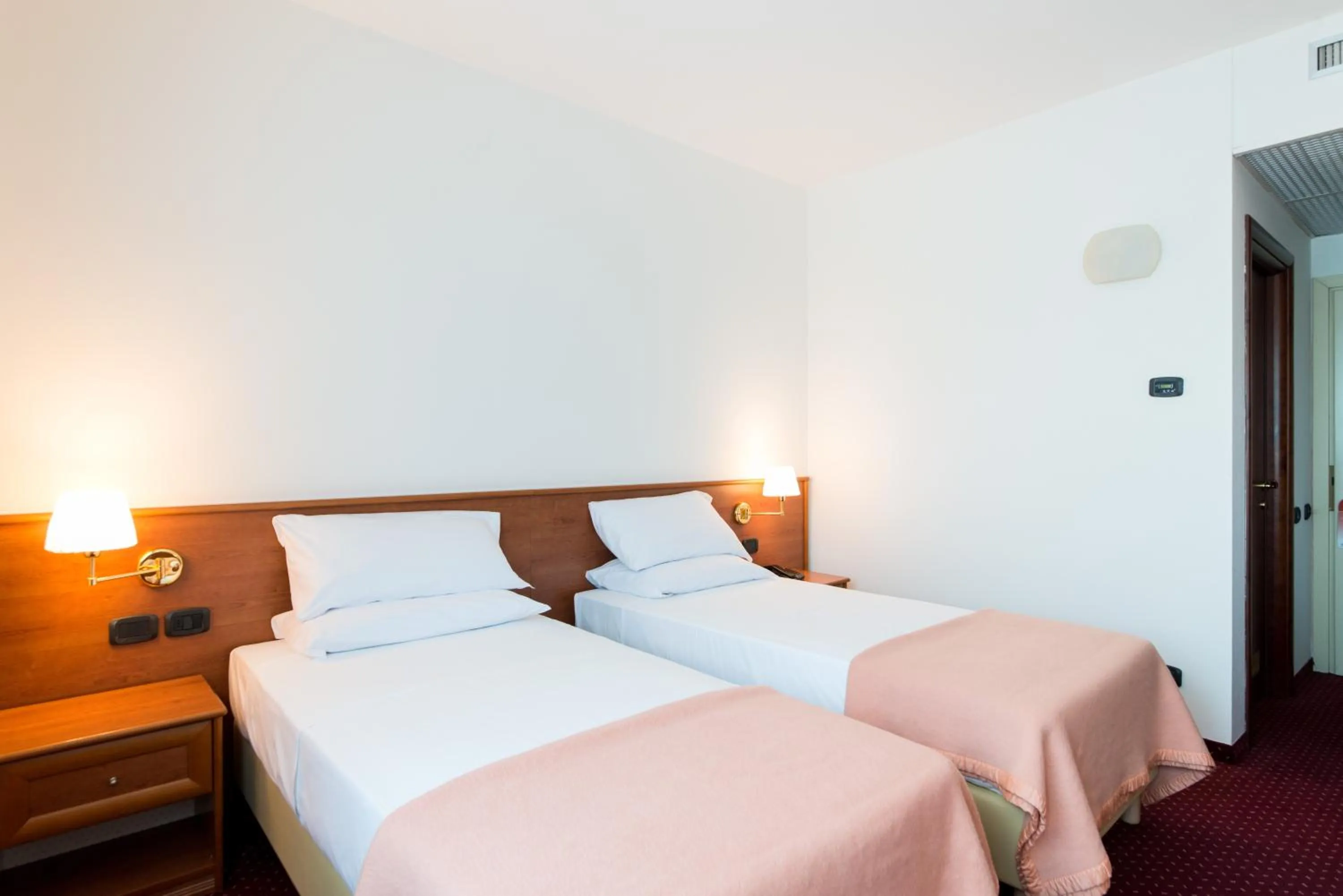 Bed in Airport Hotel Bergamo