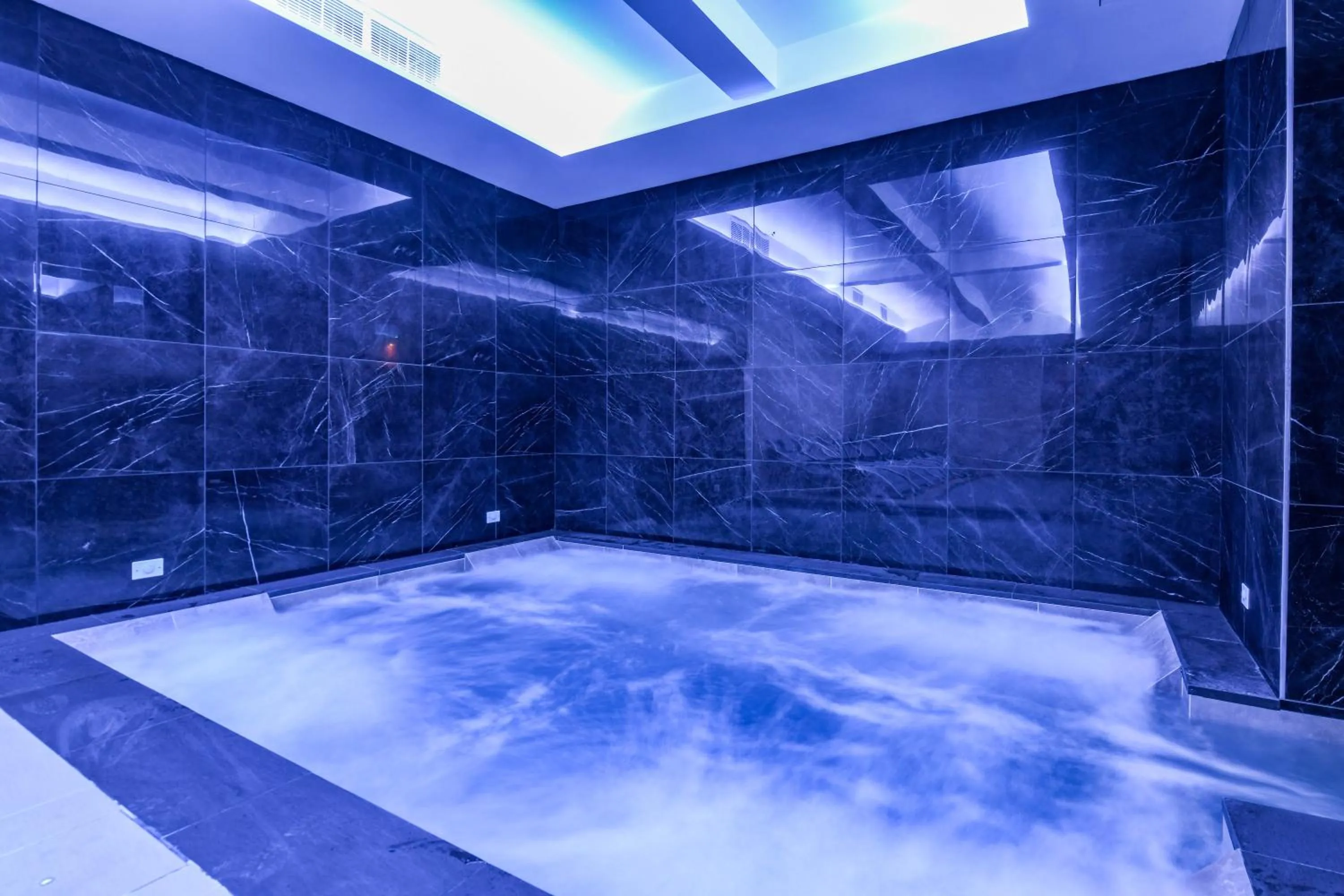 Hot Tub in Hotel Master