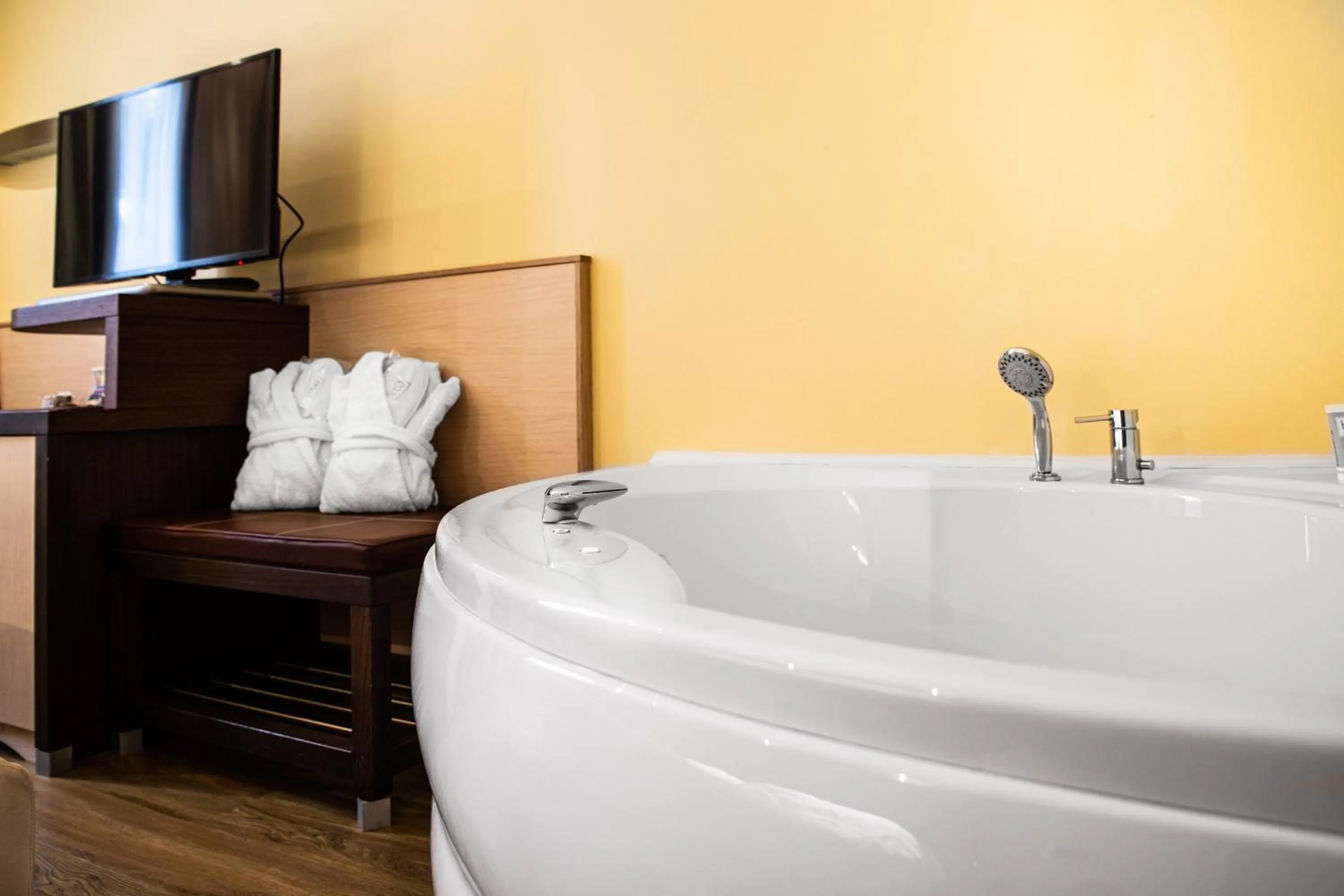 Hot Tub in Hotel Master