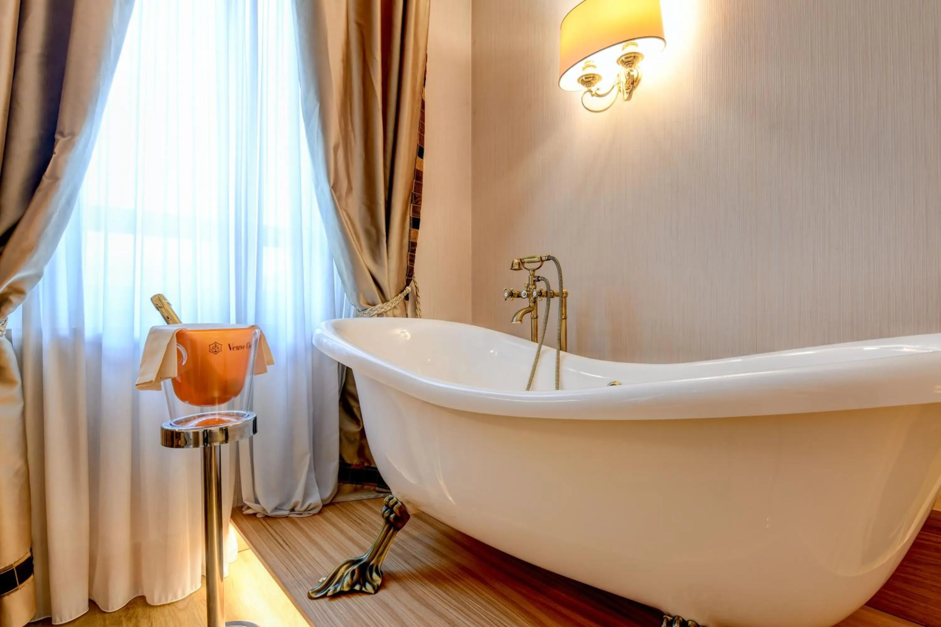 Bath in Hotel Master