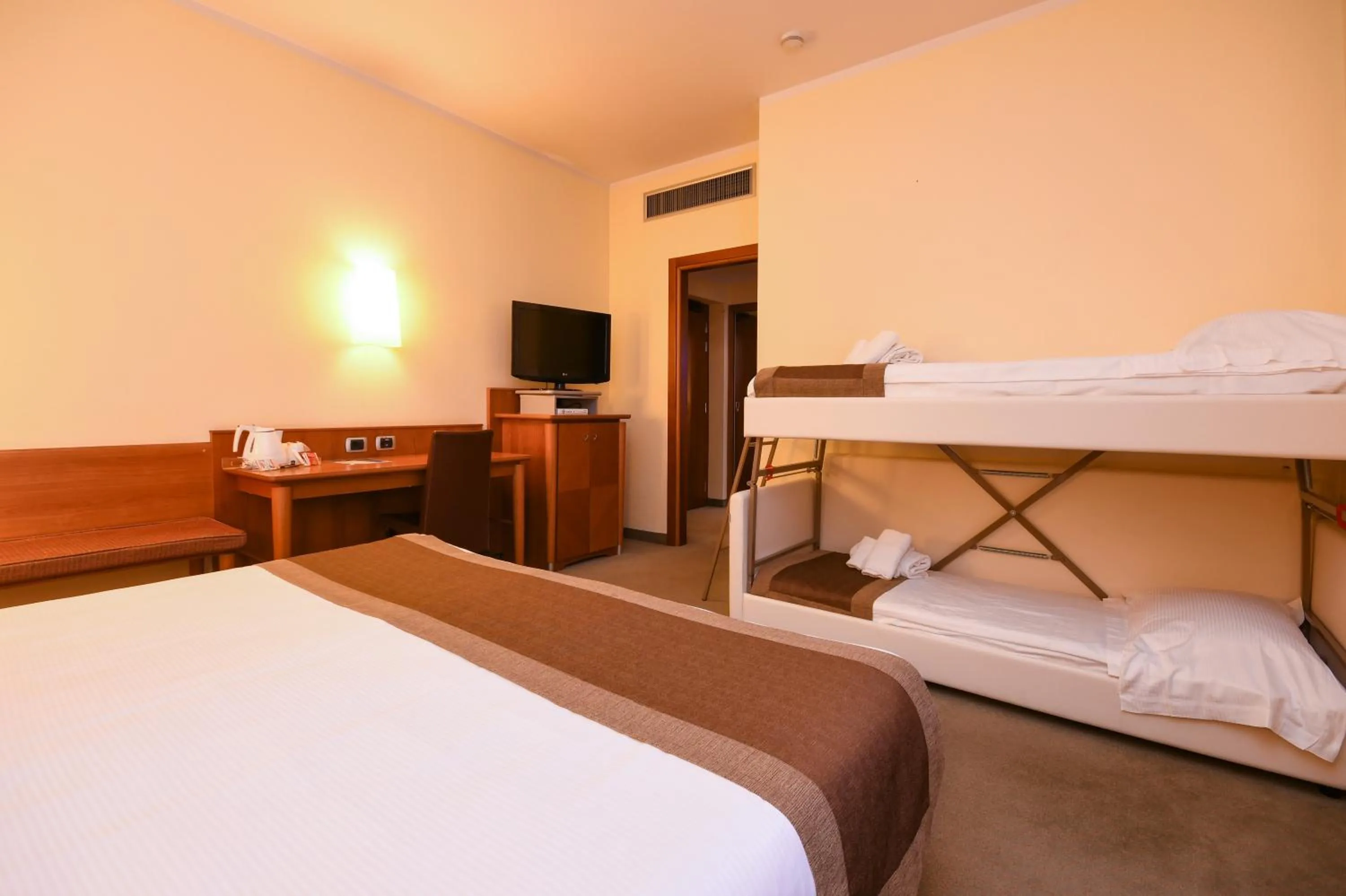 Bedroom, Bed in Hotel Master