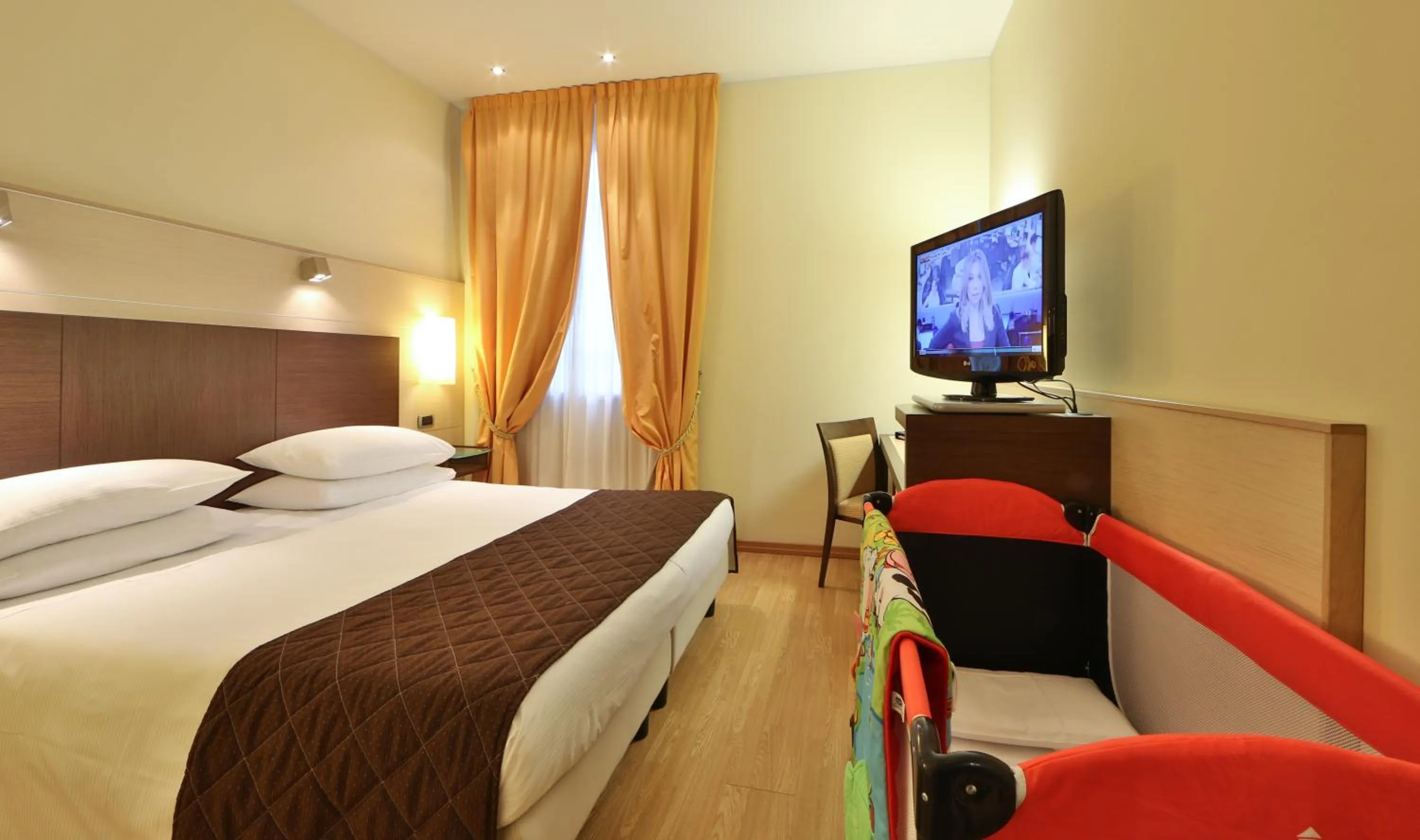 cot, Bed in Hotel Master