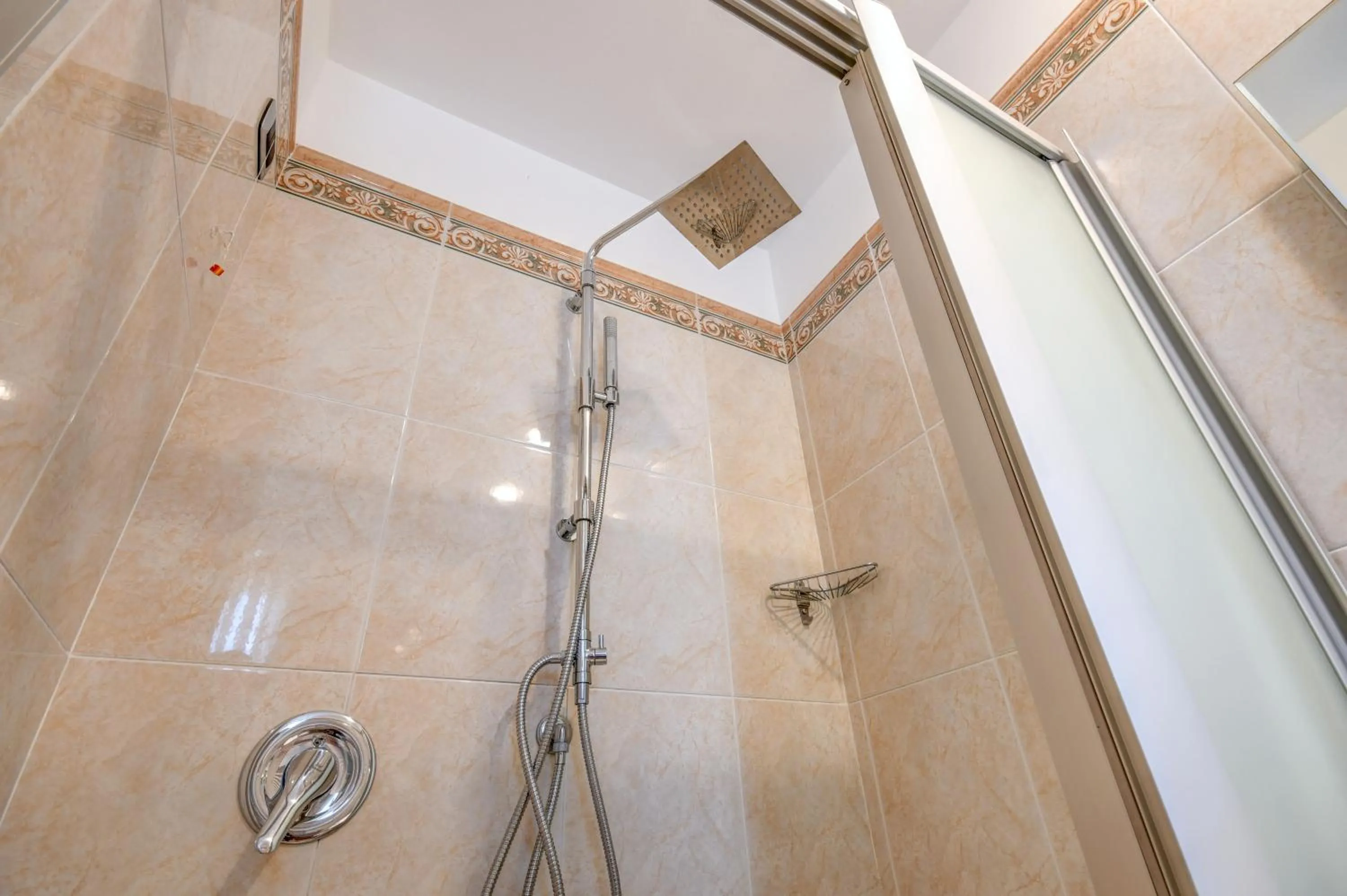 Shower in Hotel Master