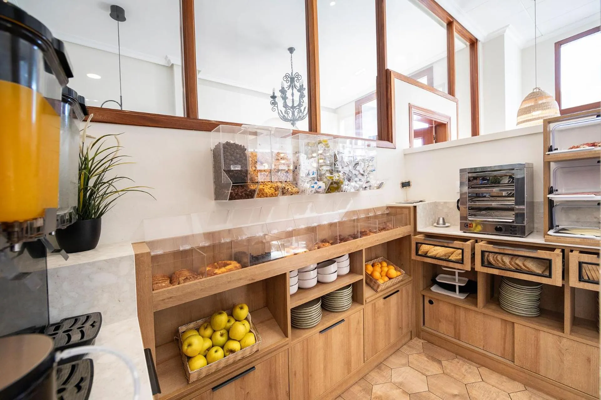 Restaurant/places to eat in Hotel Puerto de Candás