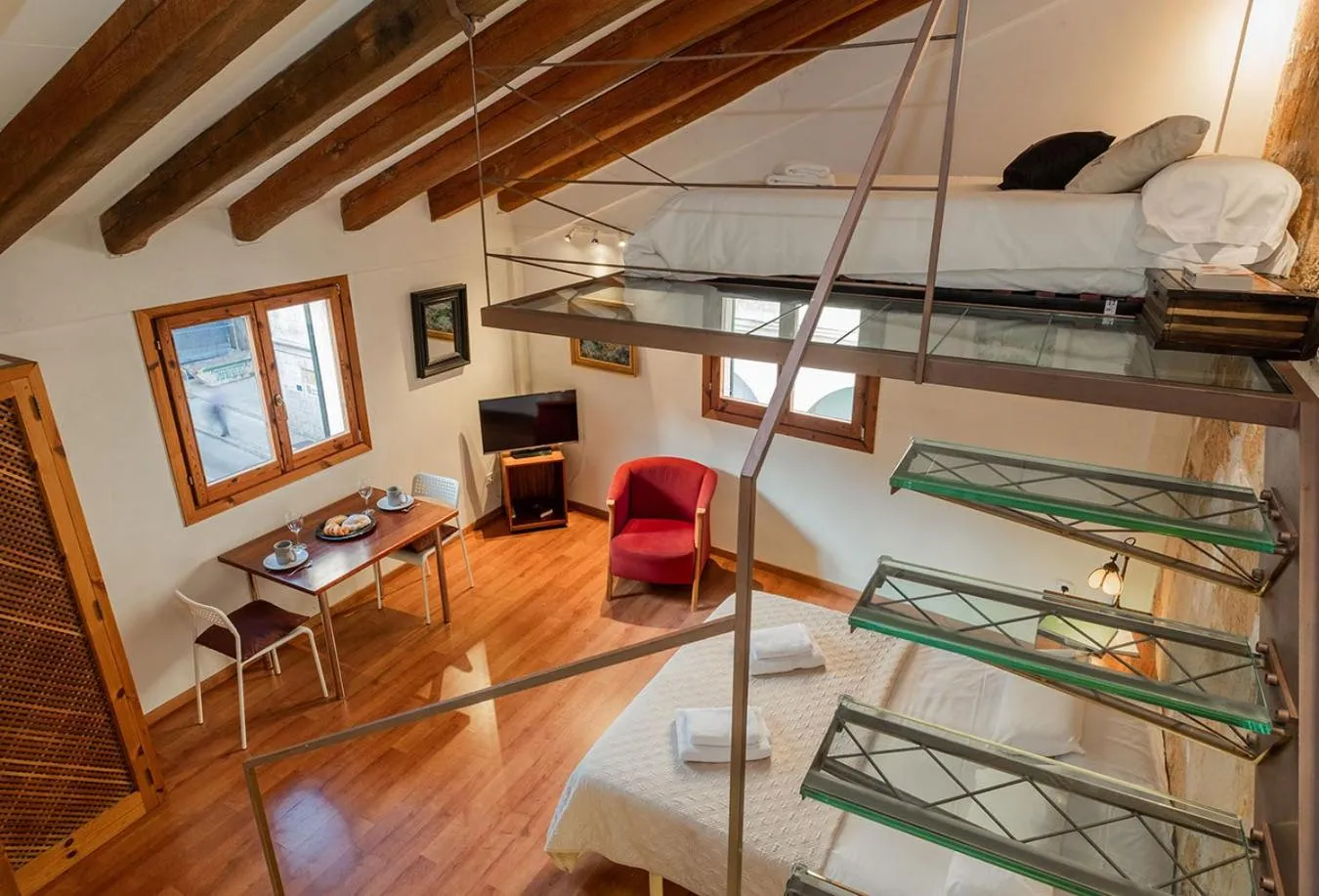 Bed in Ramón Llull House