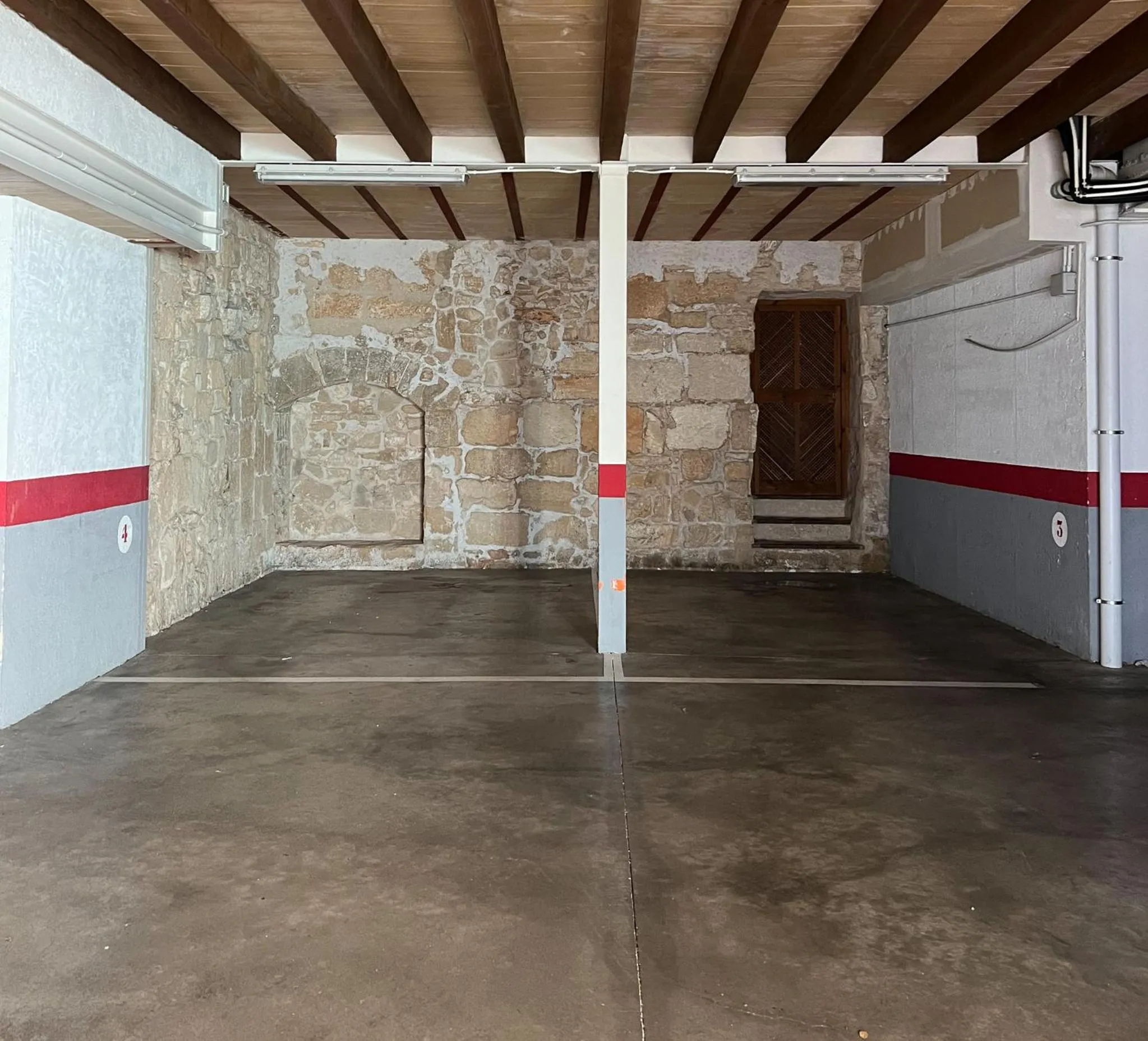 Parking in Ramón Llull House