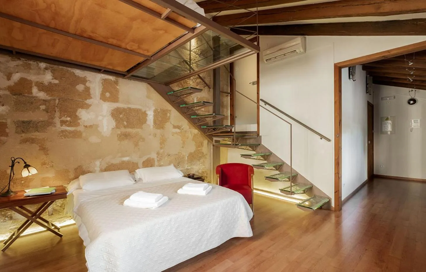 Photo of the whole room, Bed in Ramón Llull House