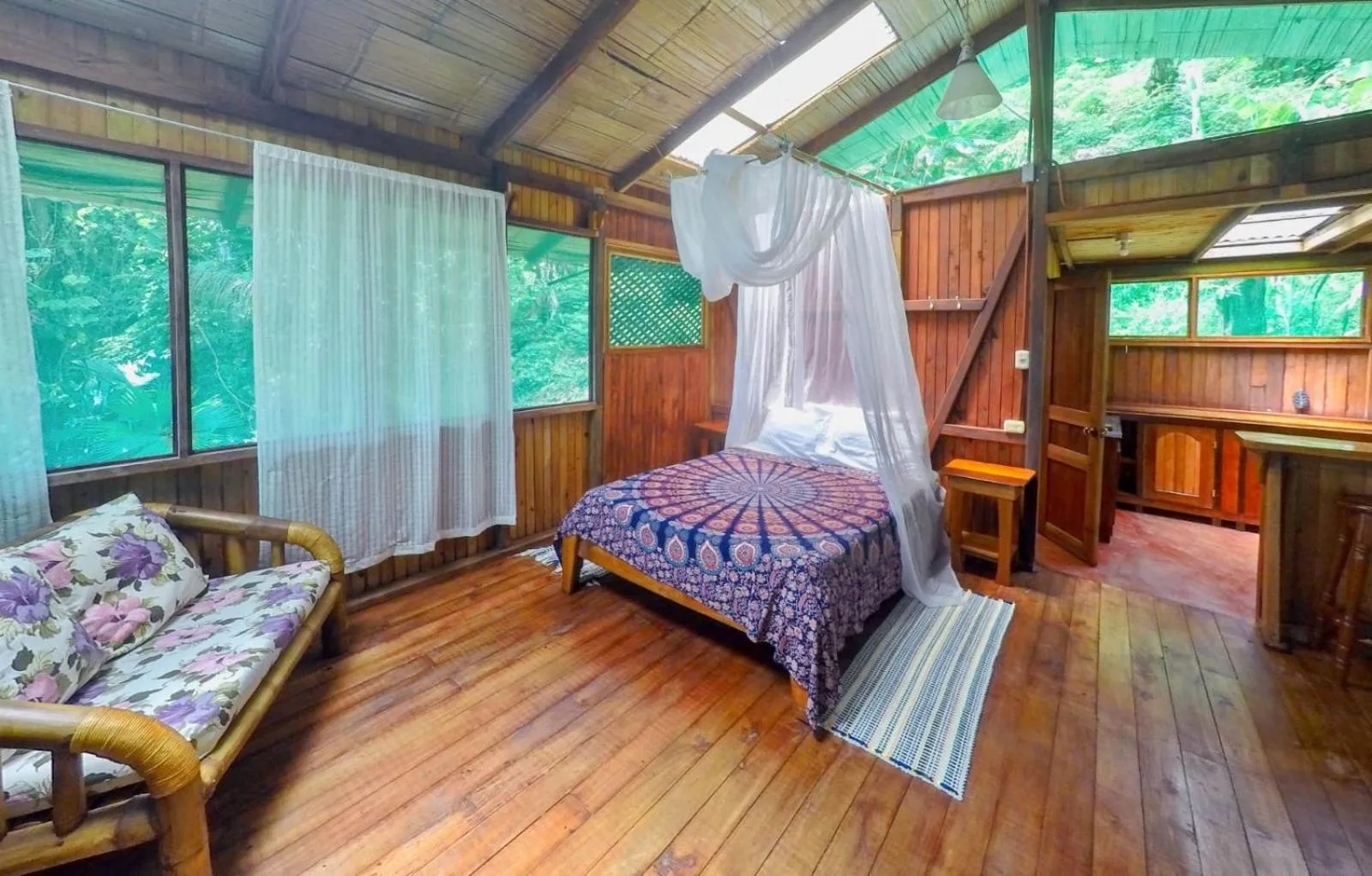 Photo of the whole room, Bed in Ocean Forest Ecolodge