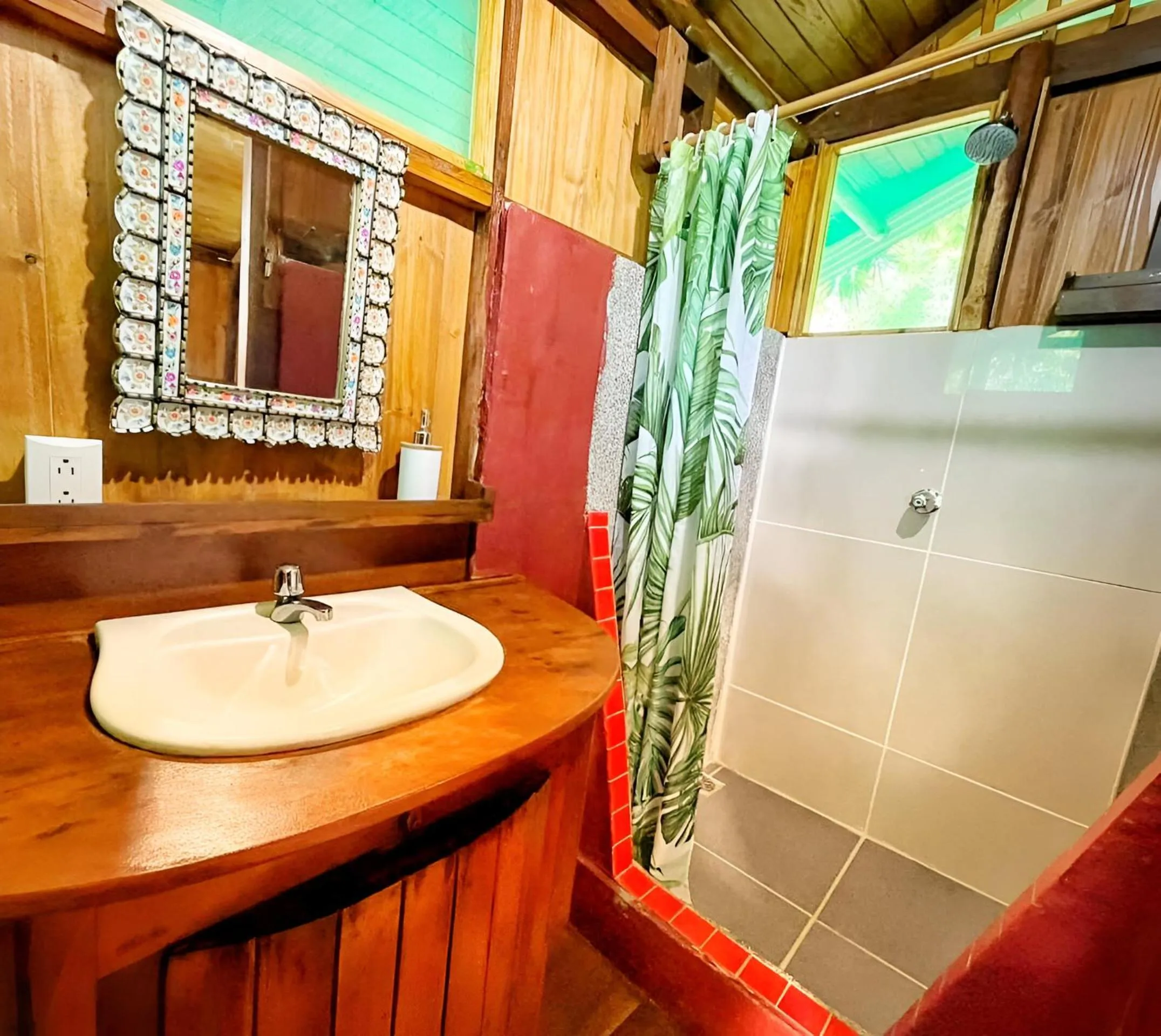 Shower in Ocean Forest Ecolodge