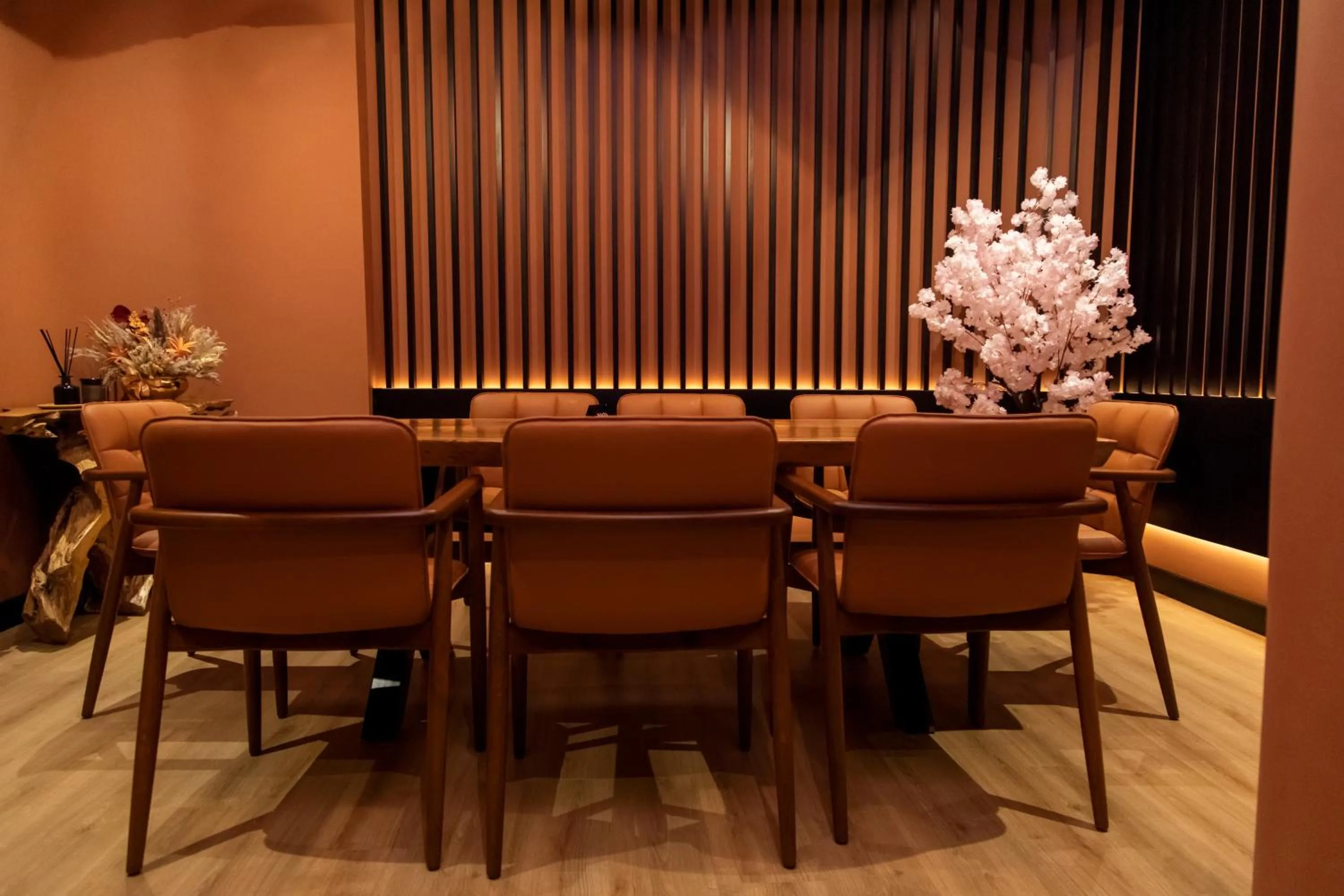 Restaurant/places to eat in Triss Hotel