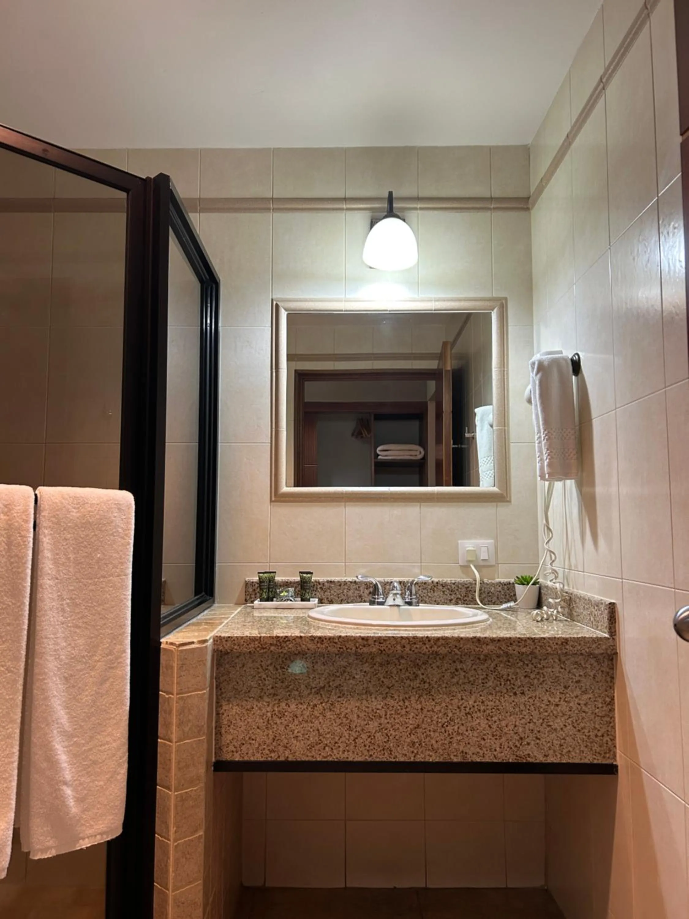 Shower in Hotel Ladera