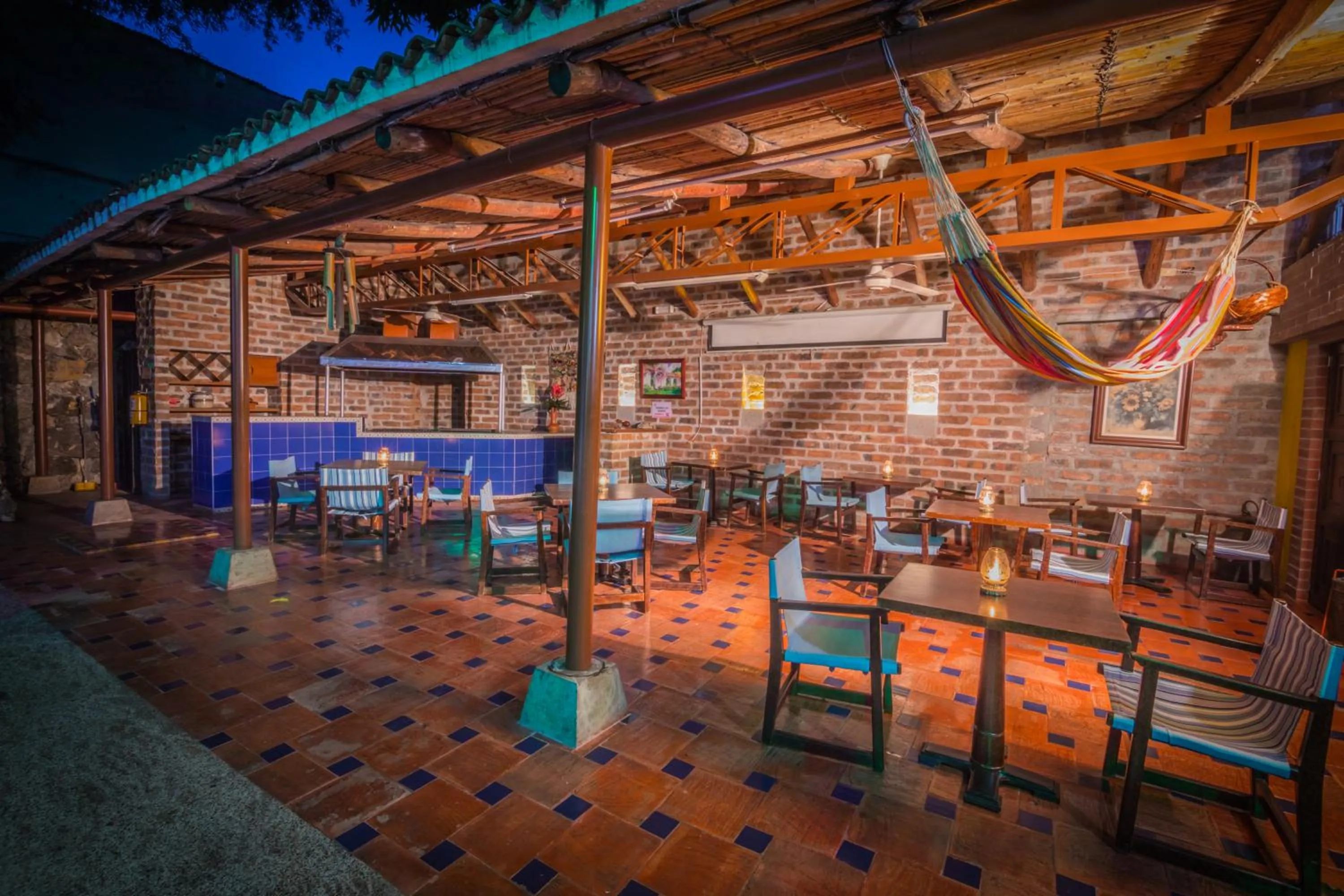 Restaurant/places to eat in Hotel Chicala