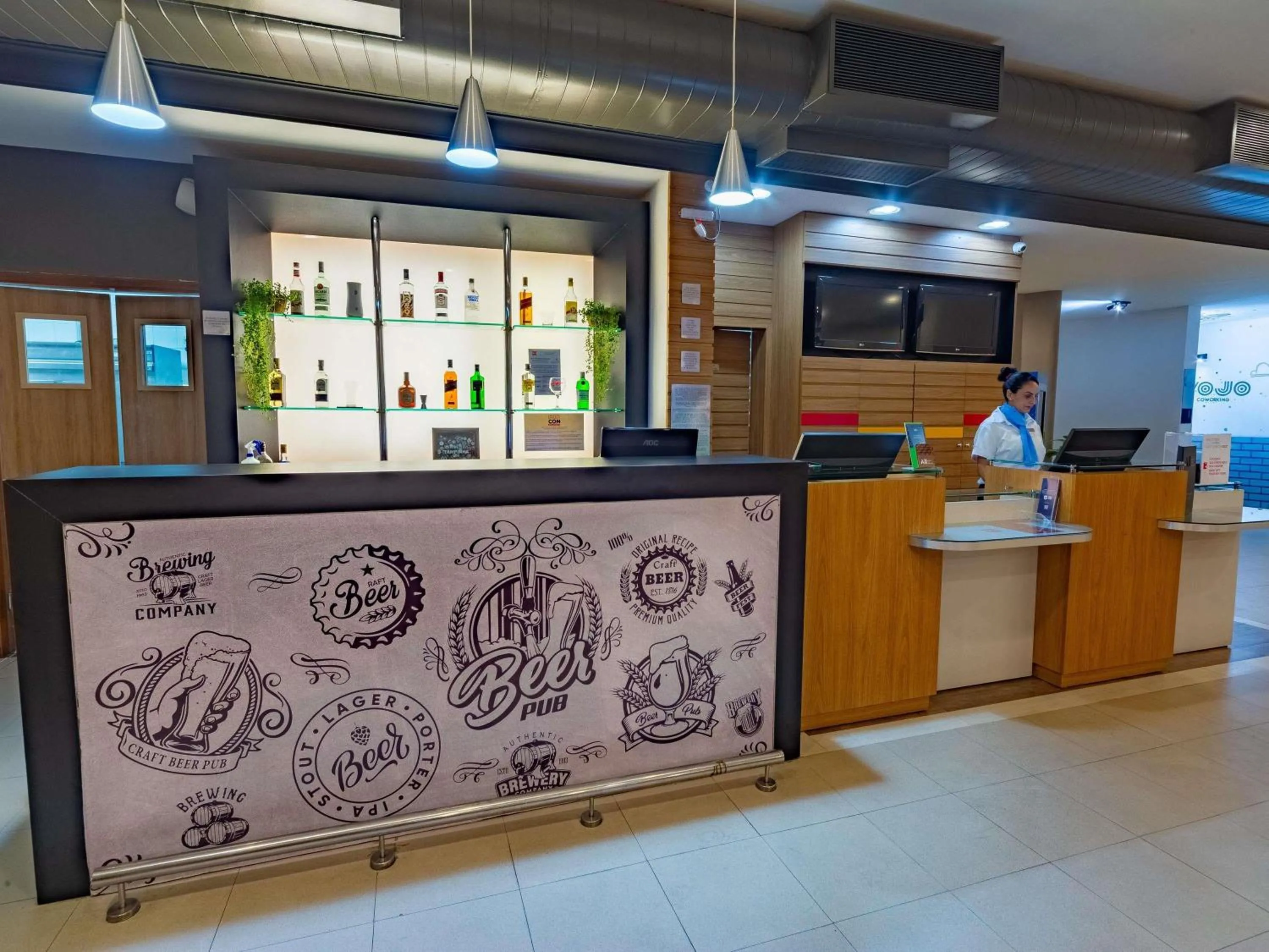 Lounge or bar in ibis Manaus Distrito Industrial