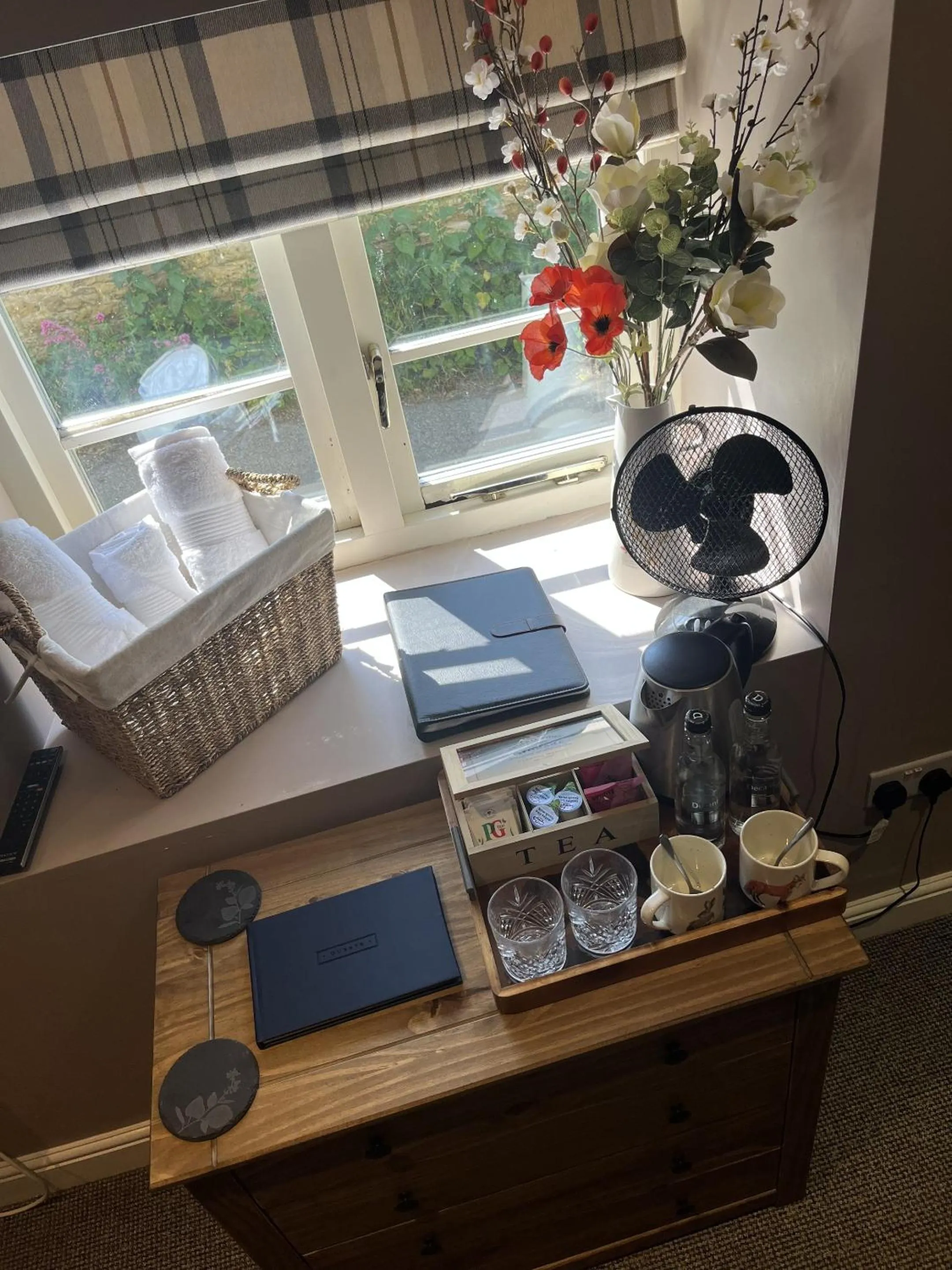 Bedroom, Bed in The Crewe Arms