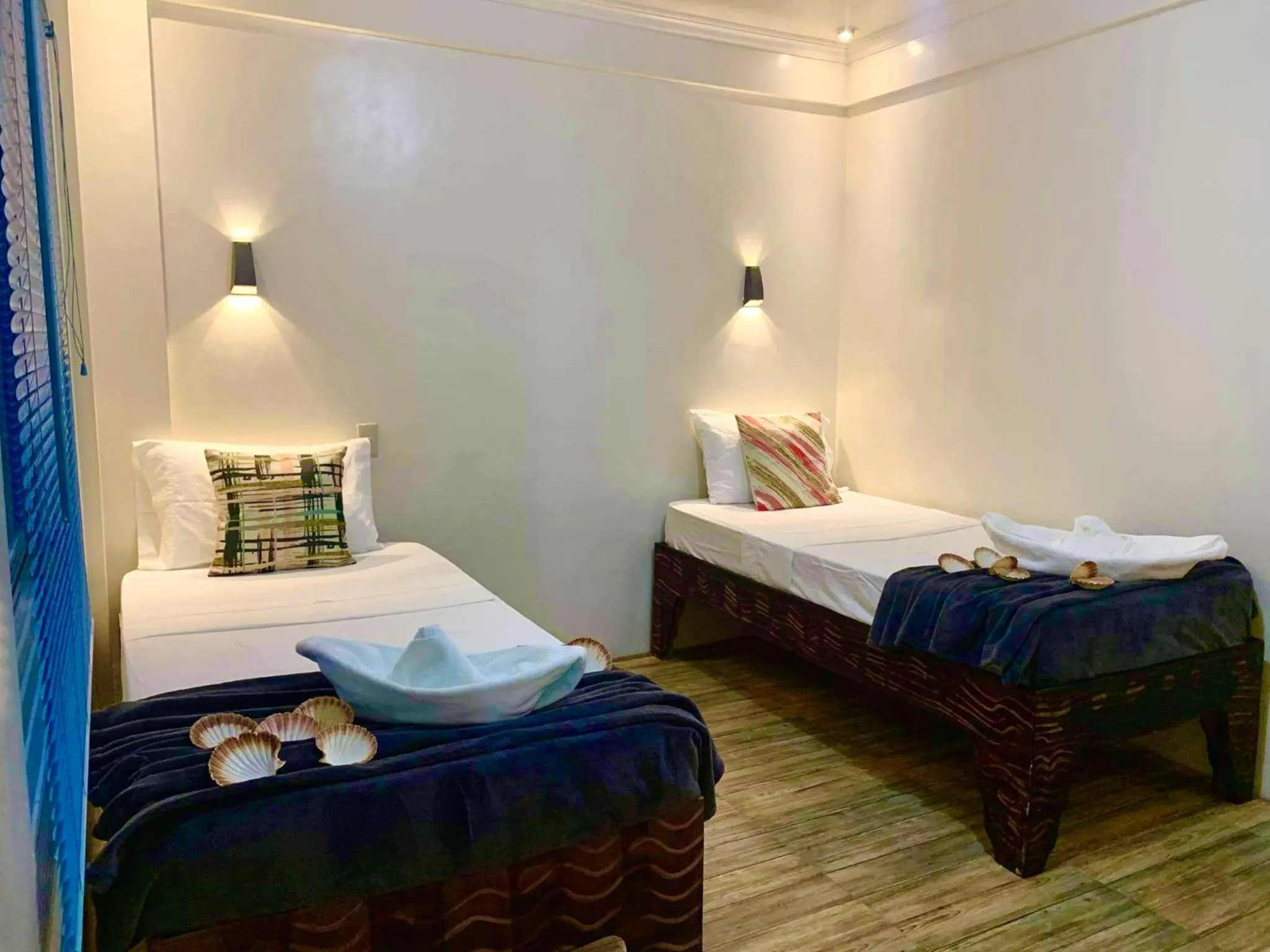 Bed in PamAnilao and Padoy's Dive Camp