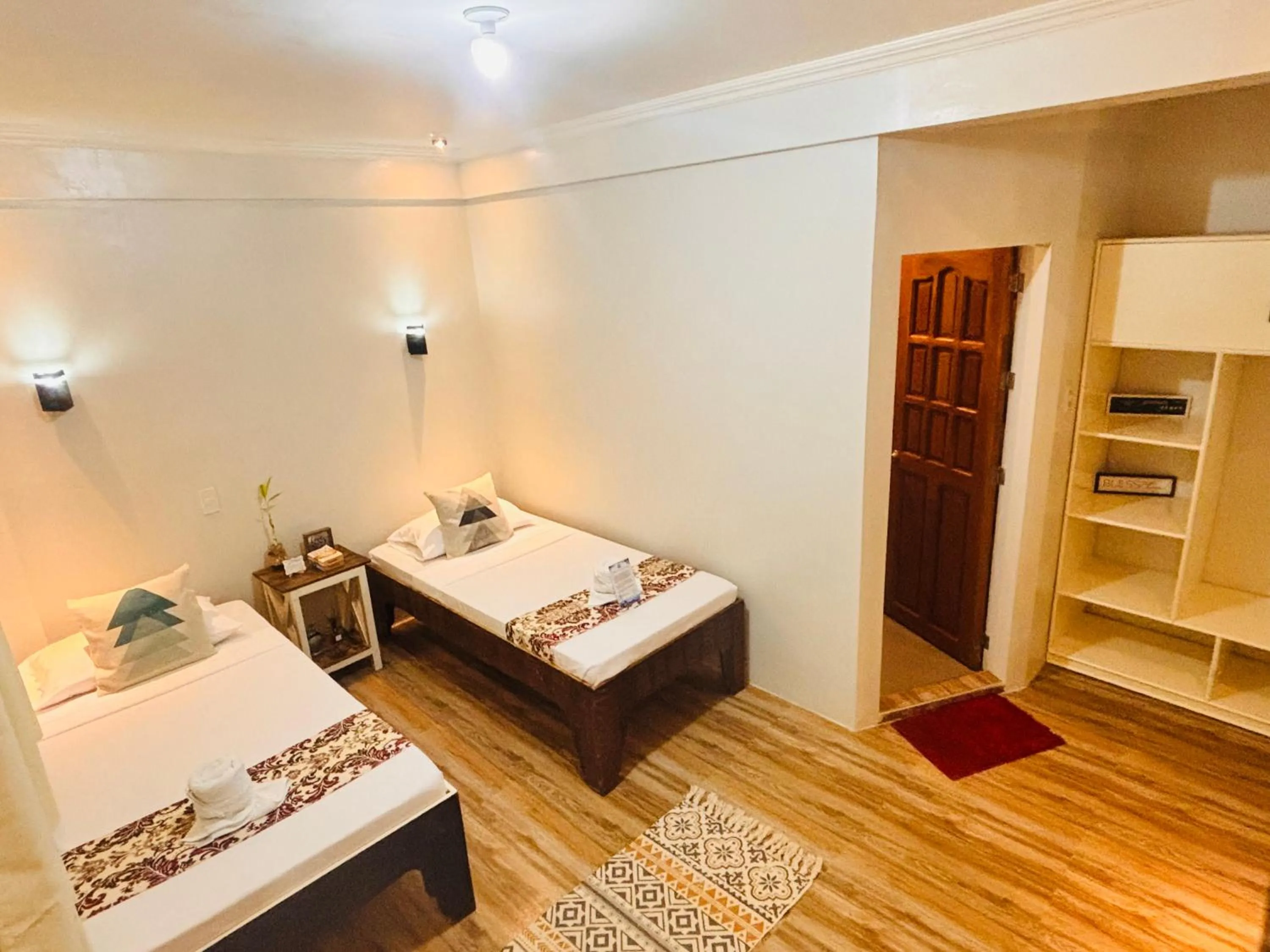 Bed in PamAnilao and Padoy's Dive Camp