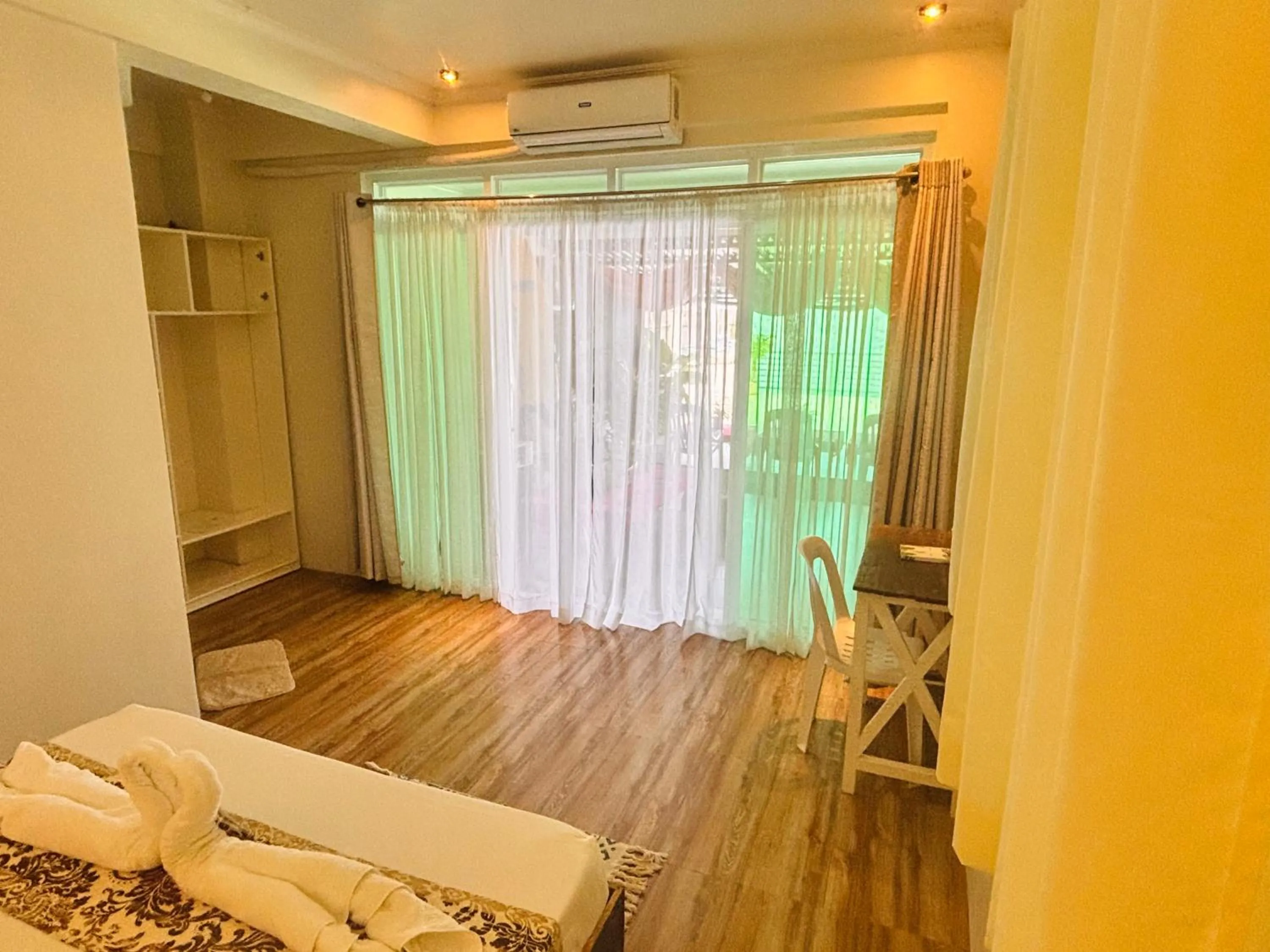 Bed in PamAnilao and Padoy's Dive Camp