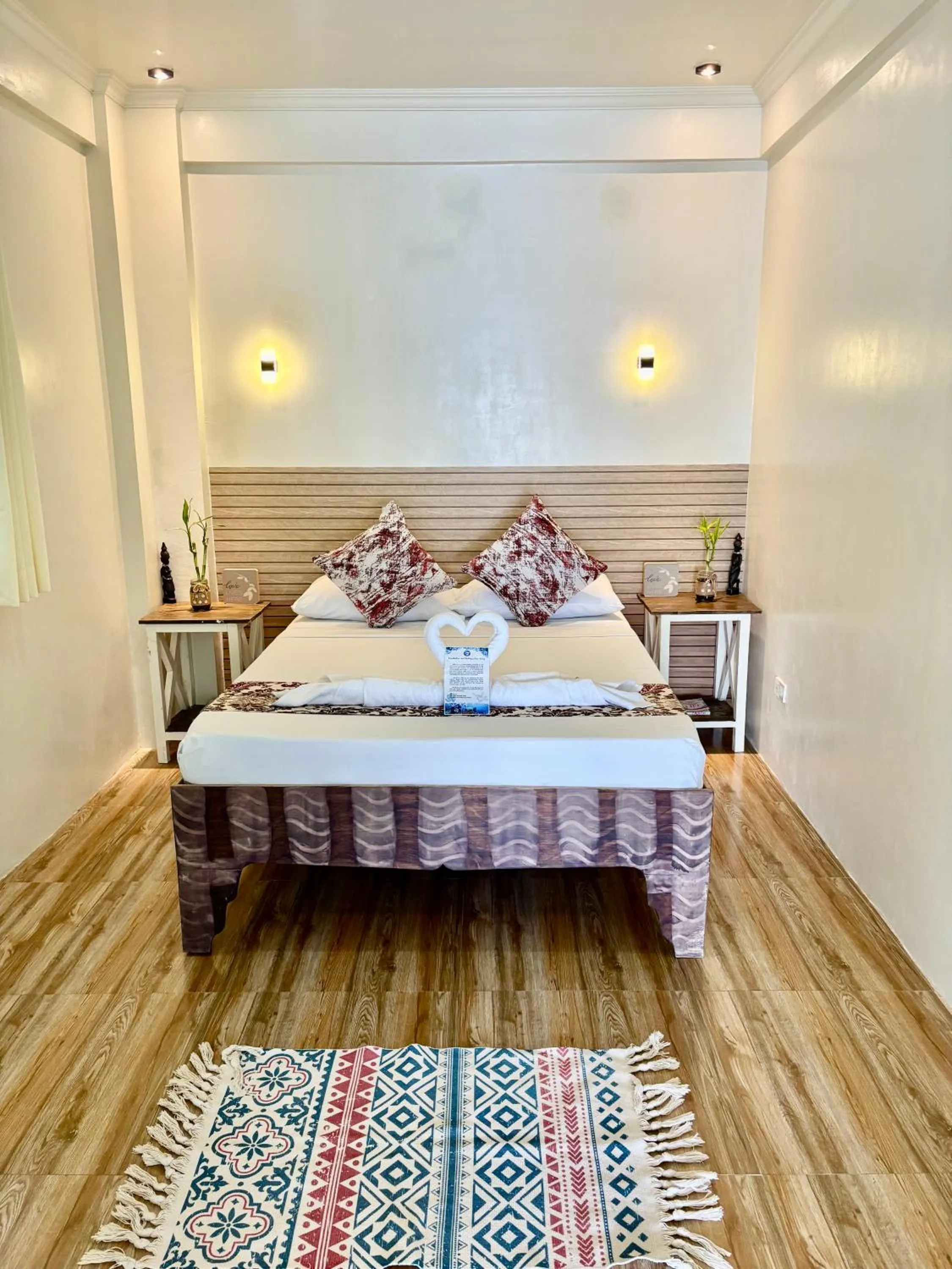 Bed in PamAnilao and Padoy's Dive Camp