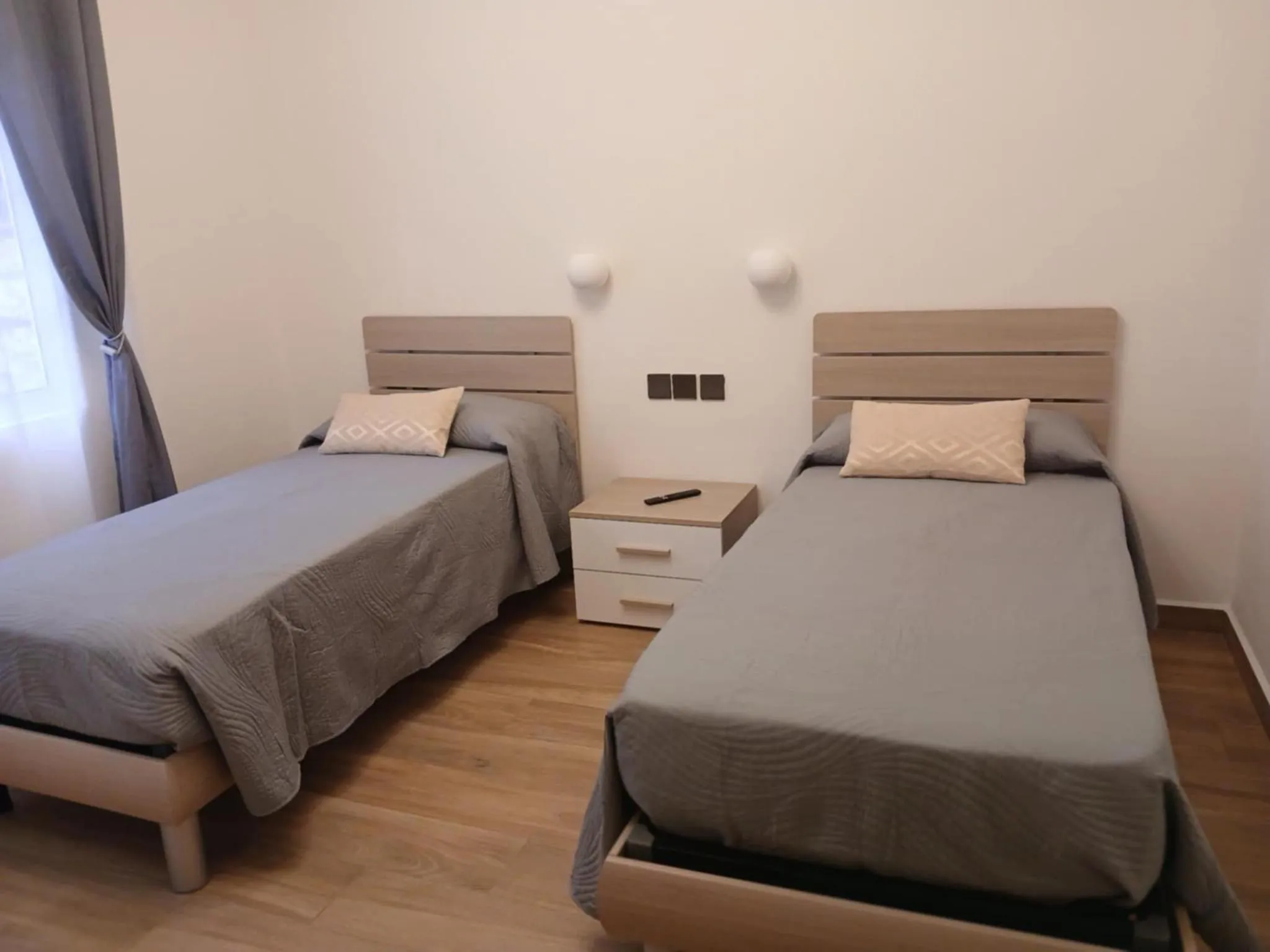 Bedroom, Bed in Mountain View Hotel