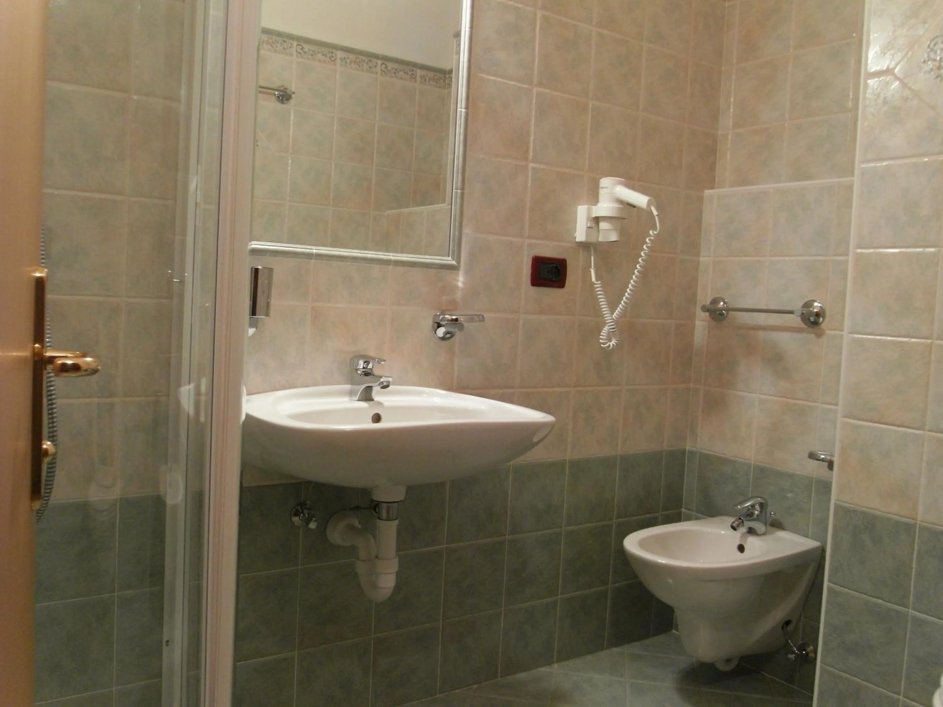 Bathroom in Hotel L'Ideale