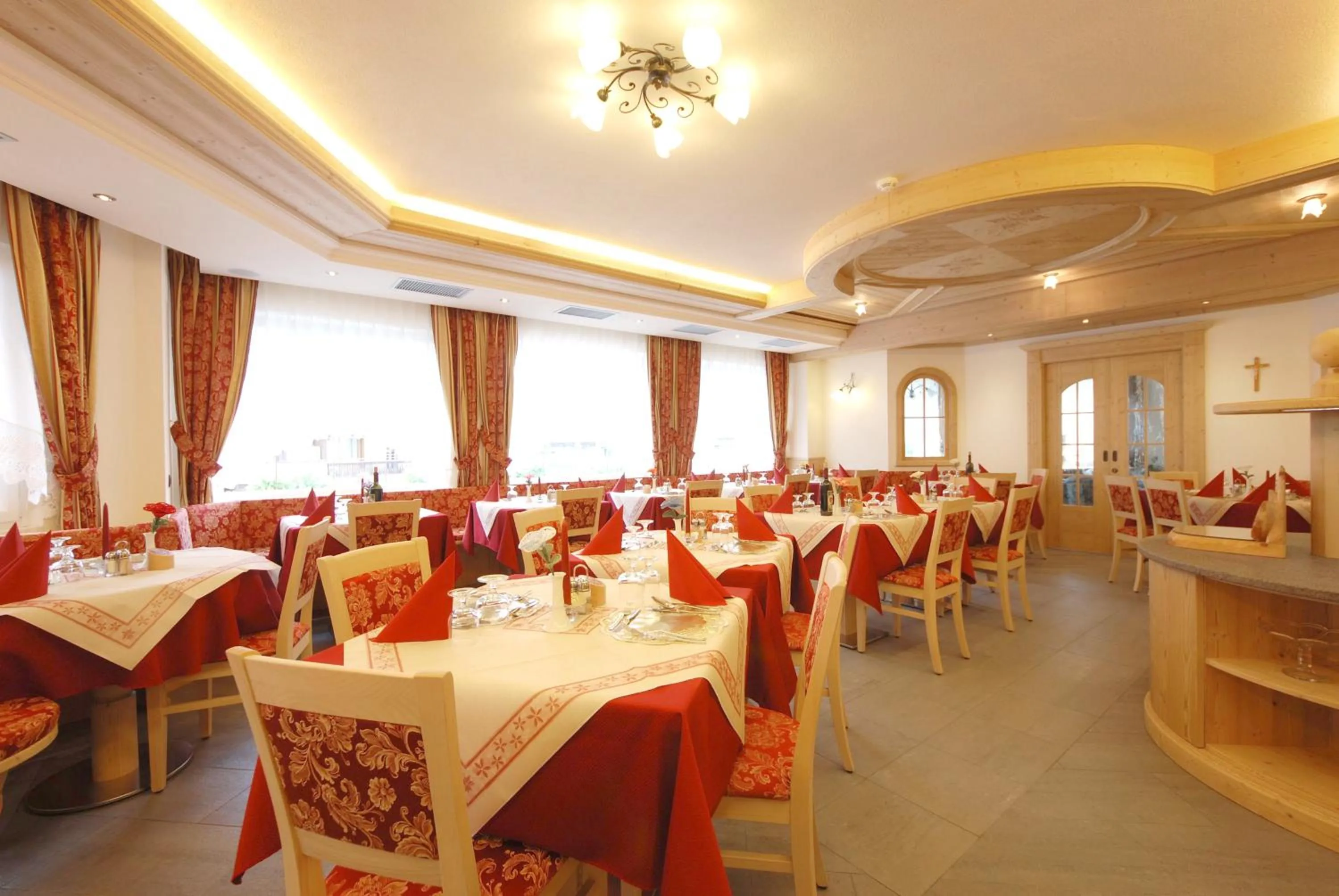Restaurant/places to eat in Hotel L'Ideale