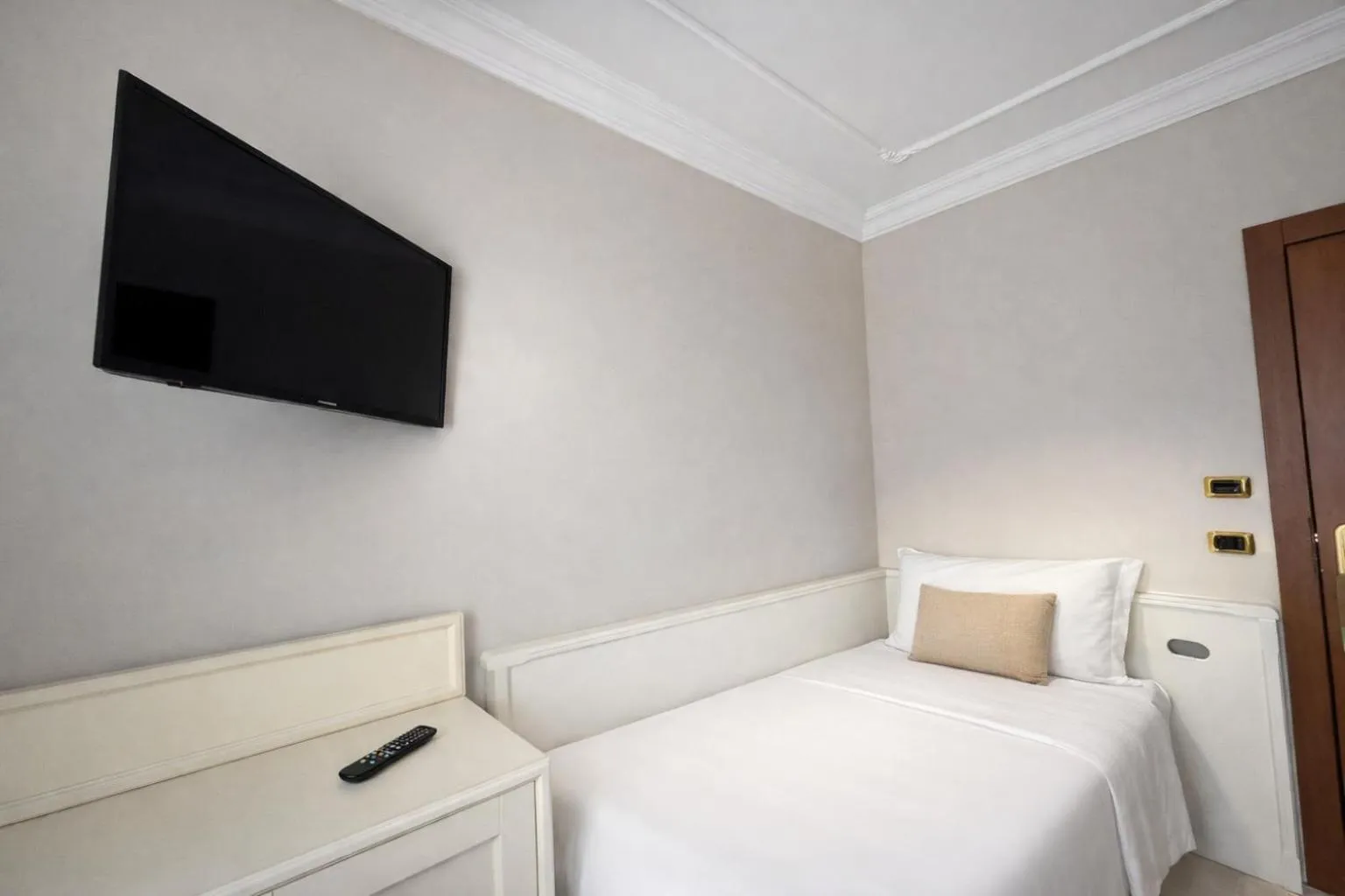 Bed in Hotel President Venezia