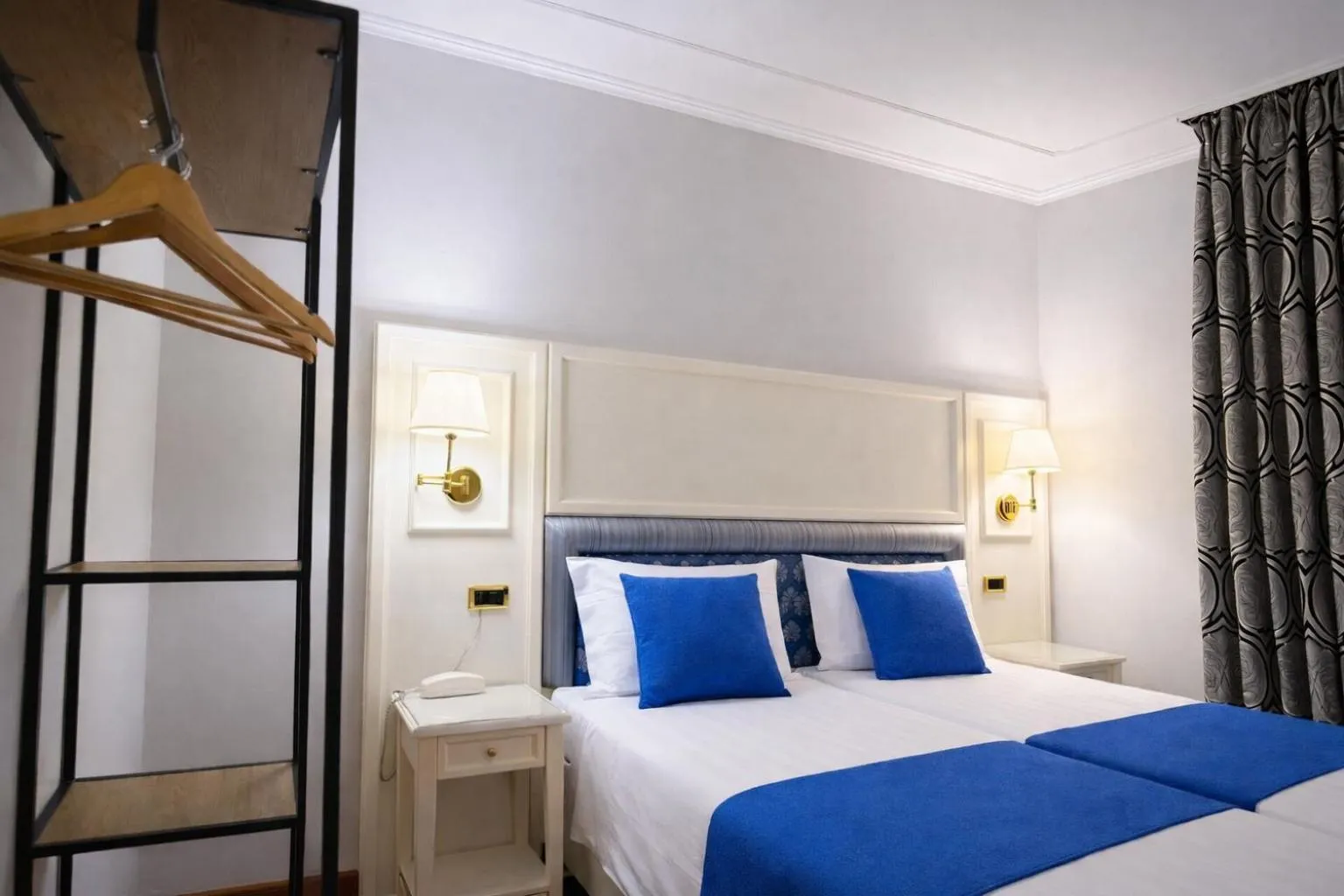 Bed in Hotel President Venezia