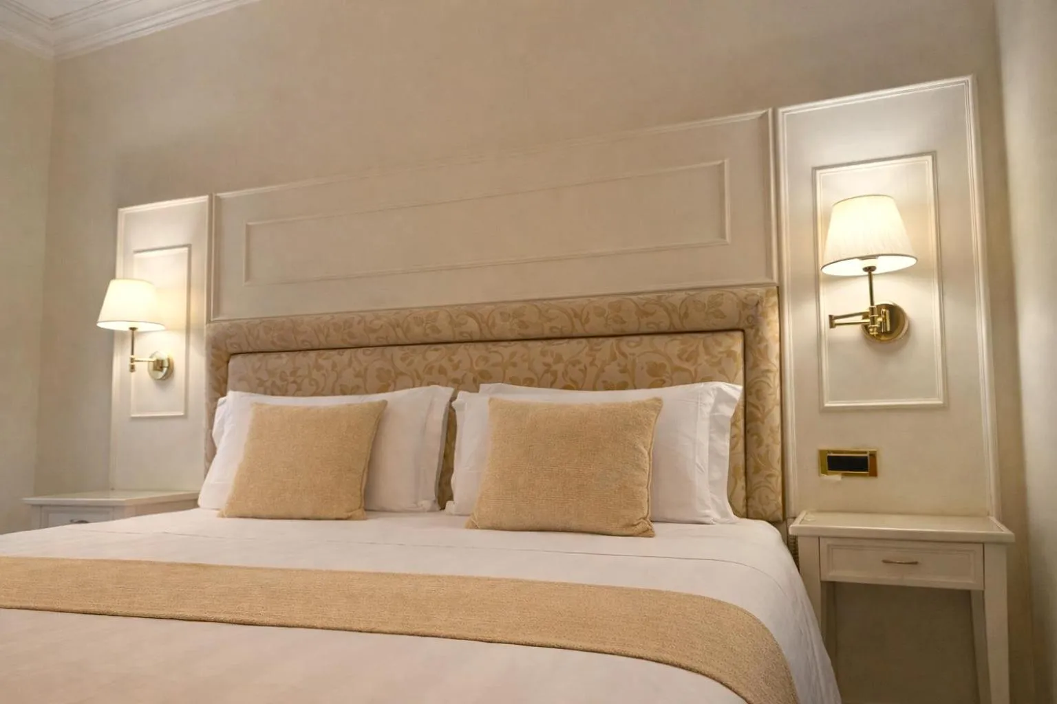 Bed in Hotel President Venezia