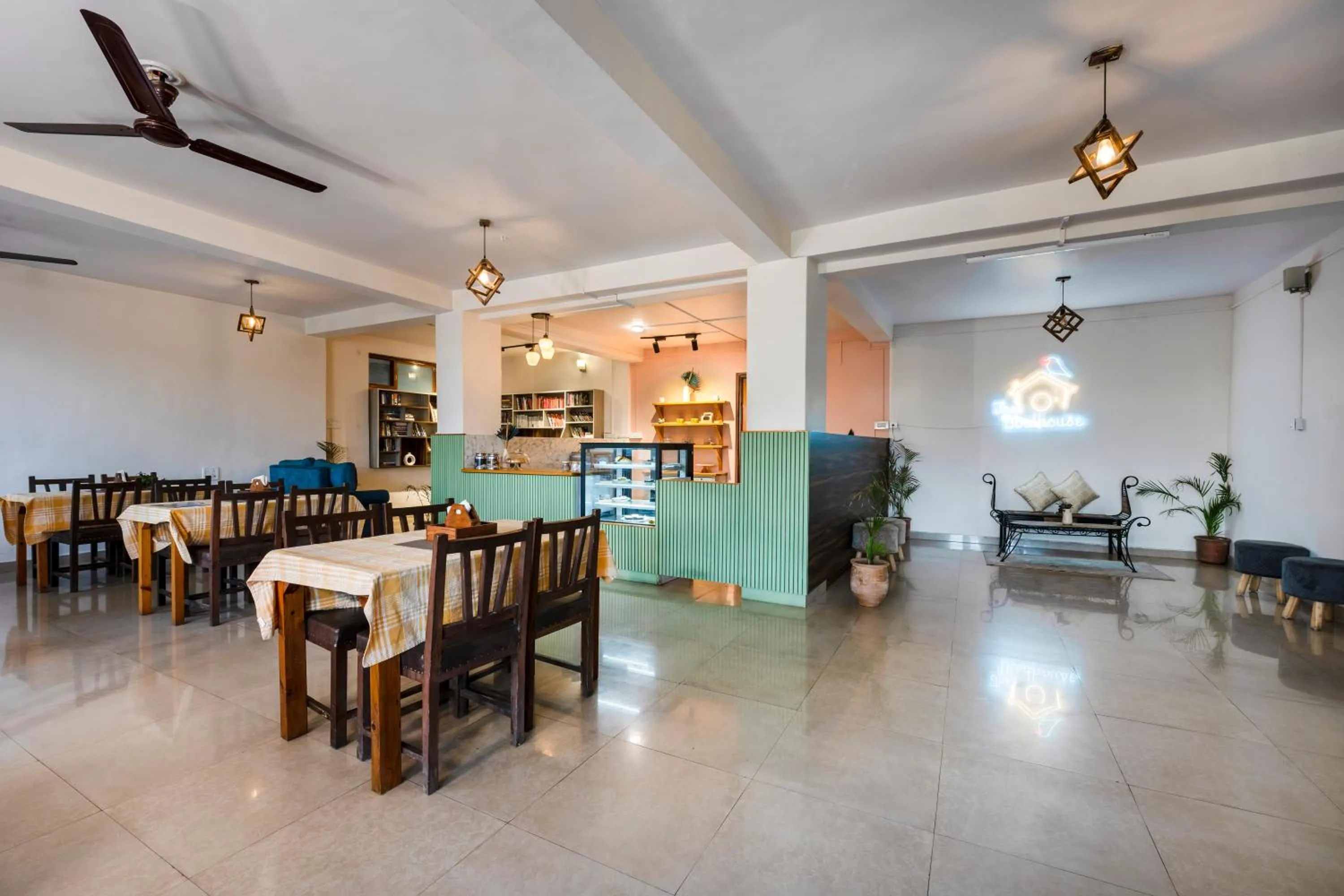 Restaurant/places to eat in The Birdhouse Villa